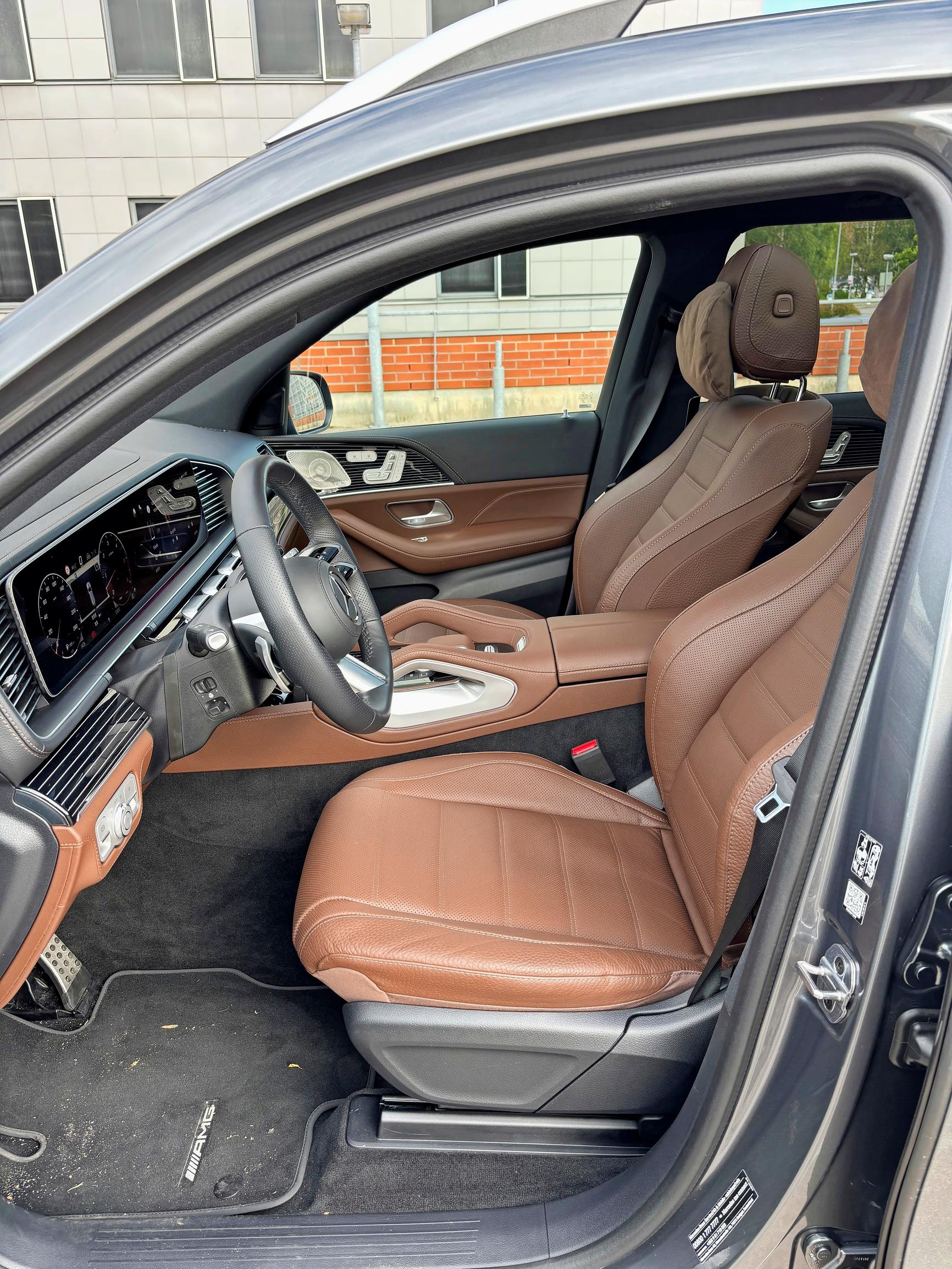 Mercedes-Benz GLS 450 d etupenkit ja ohjaamo