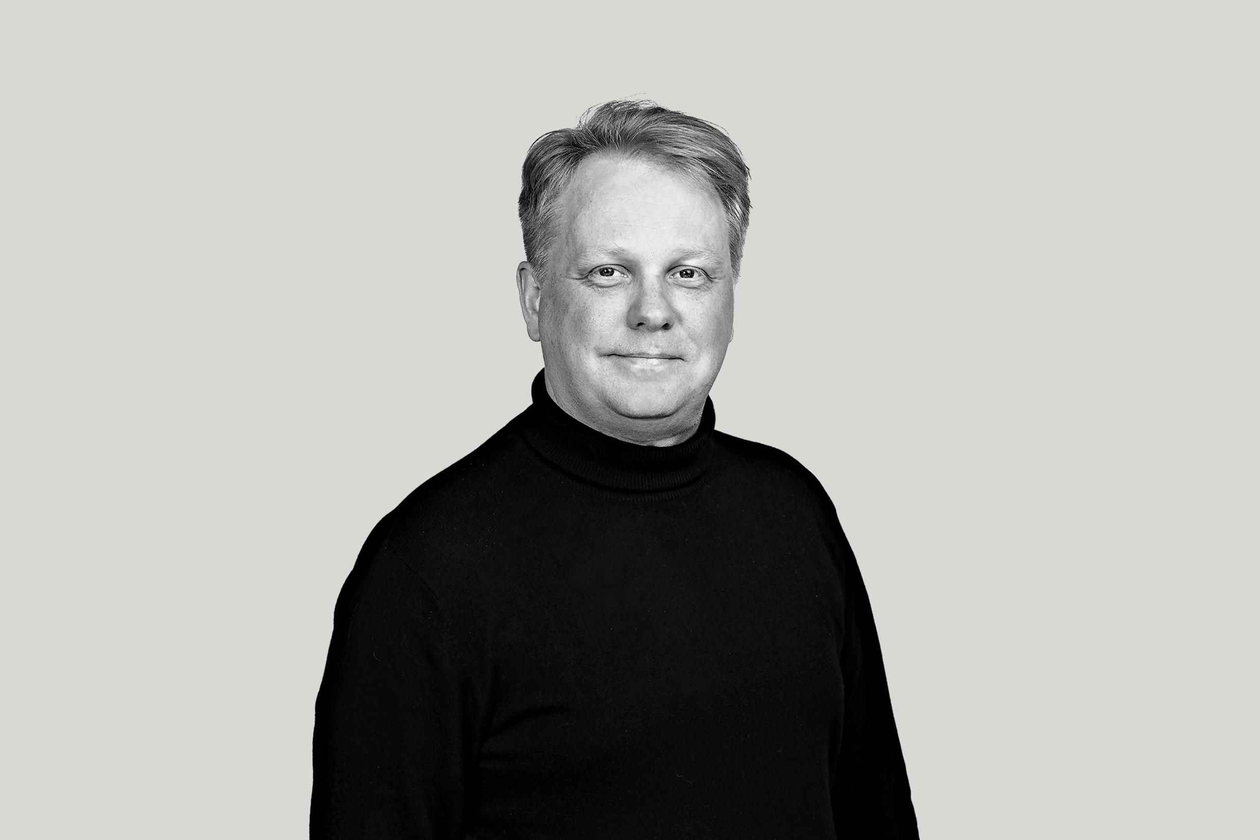 Orja pyyhkii lapsesi pulpetin