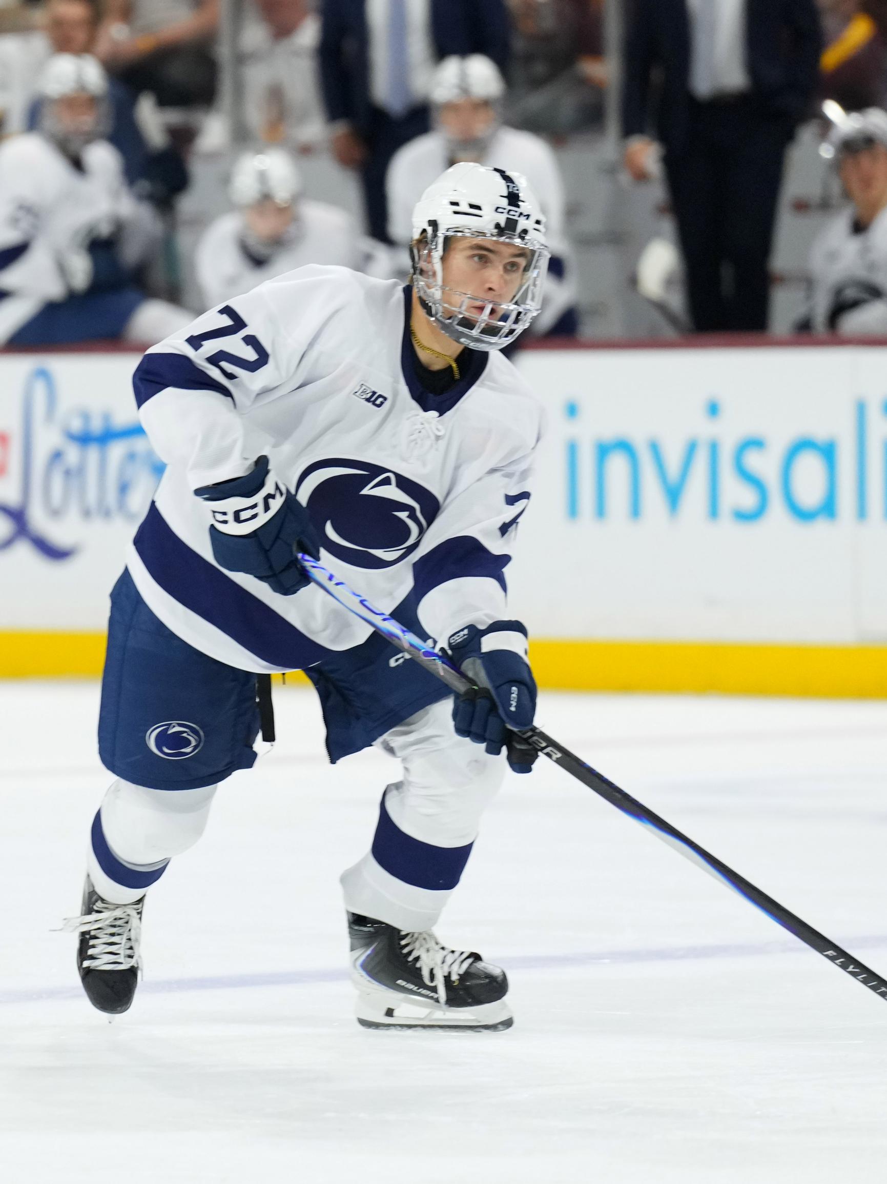 Mitä tekee NHL-seurojen kuolaama timantti? – keskustelu 17-vuotiaan superlupauksen ympärillä kiristyy: "Sävy muuttunut radikaalisti"