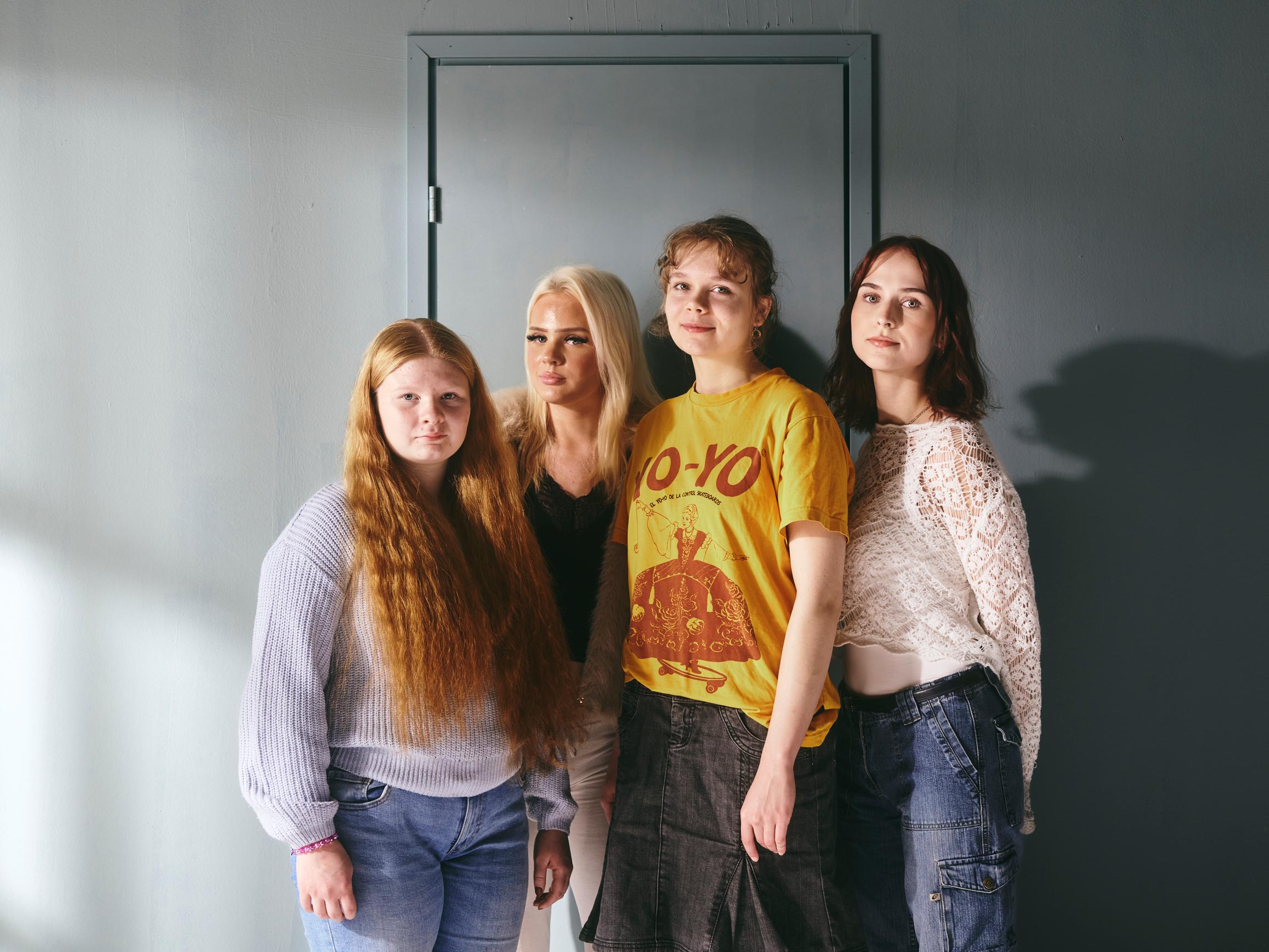 Kun Aliinan isä kuoli, hän halusi nukkua seuraavan yön isän lakanoissa – Aliina, Jessica, Olga ja Siiri menettivät vanhempansa nuorina