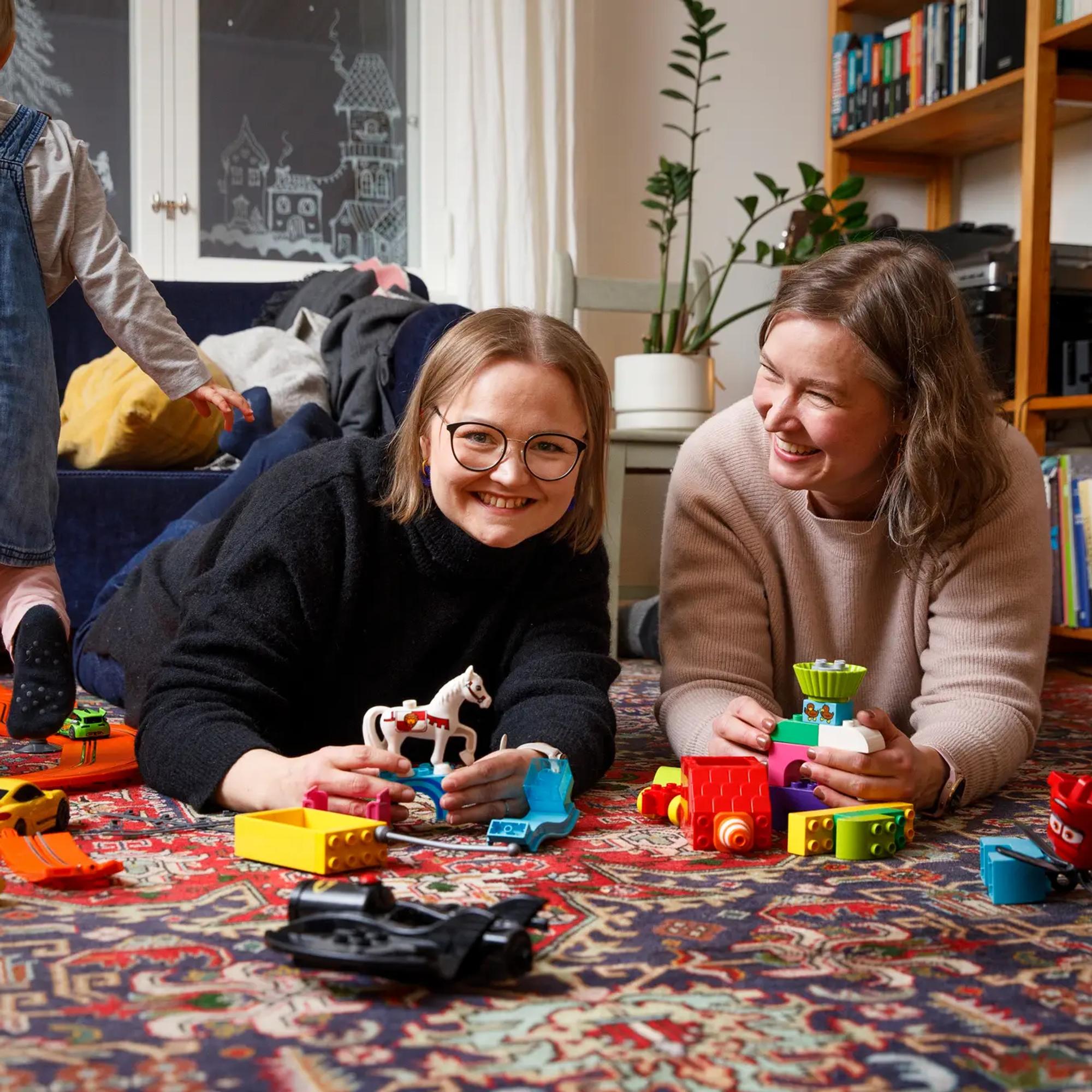 Laura Raatikainen ja Anna-Leena Greijer ovat siskoksia ja parhaita ystäviä – ”Emme koskaan ole saaneet yliannostusta toisistamme”