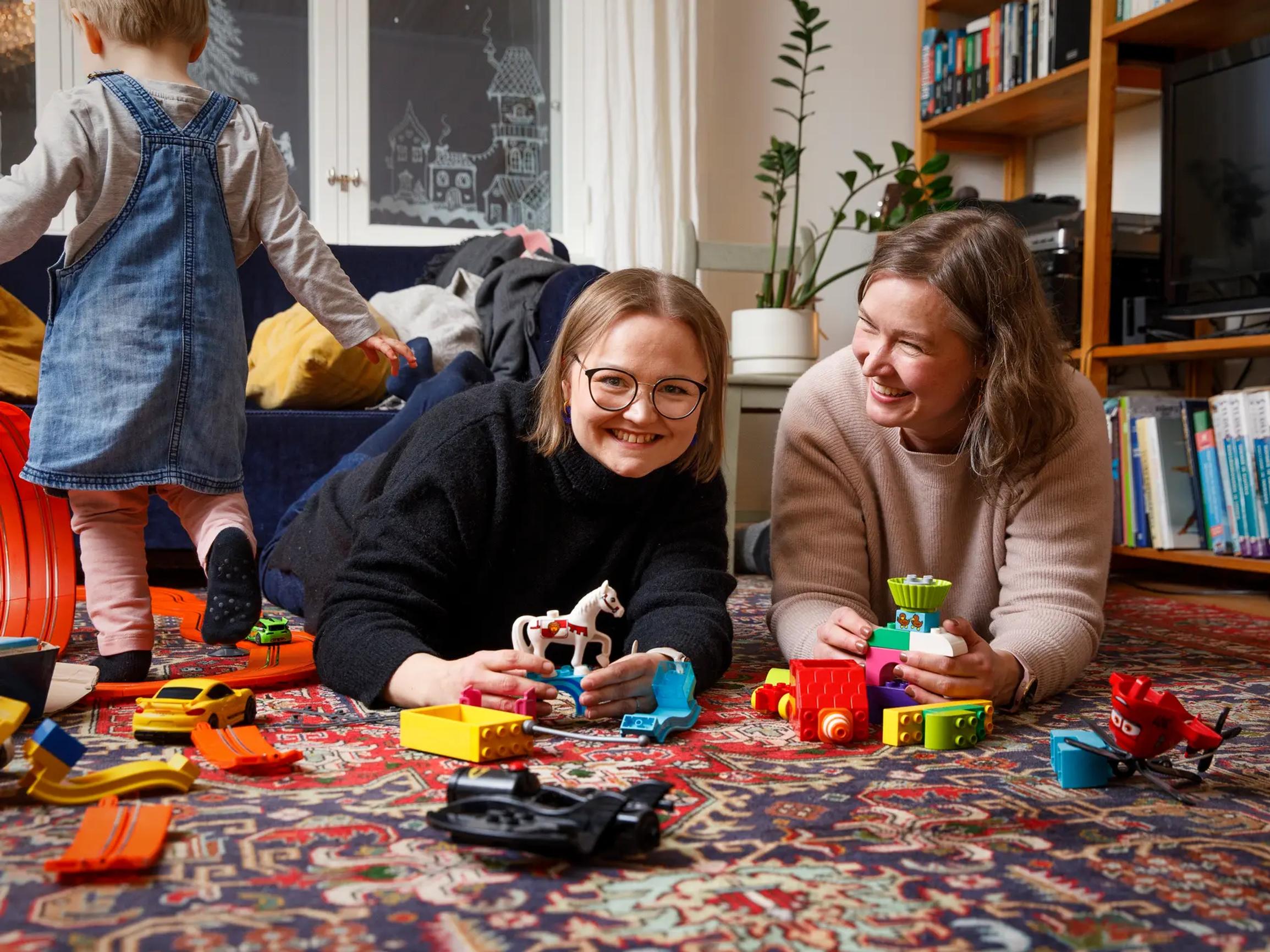 Laura Raatikainen ja Anna-Leena Greijer ovat siskoksia ja parhaita ystäviä – ”Emme koskaan ole saaneet yliannostusta toisistamme”