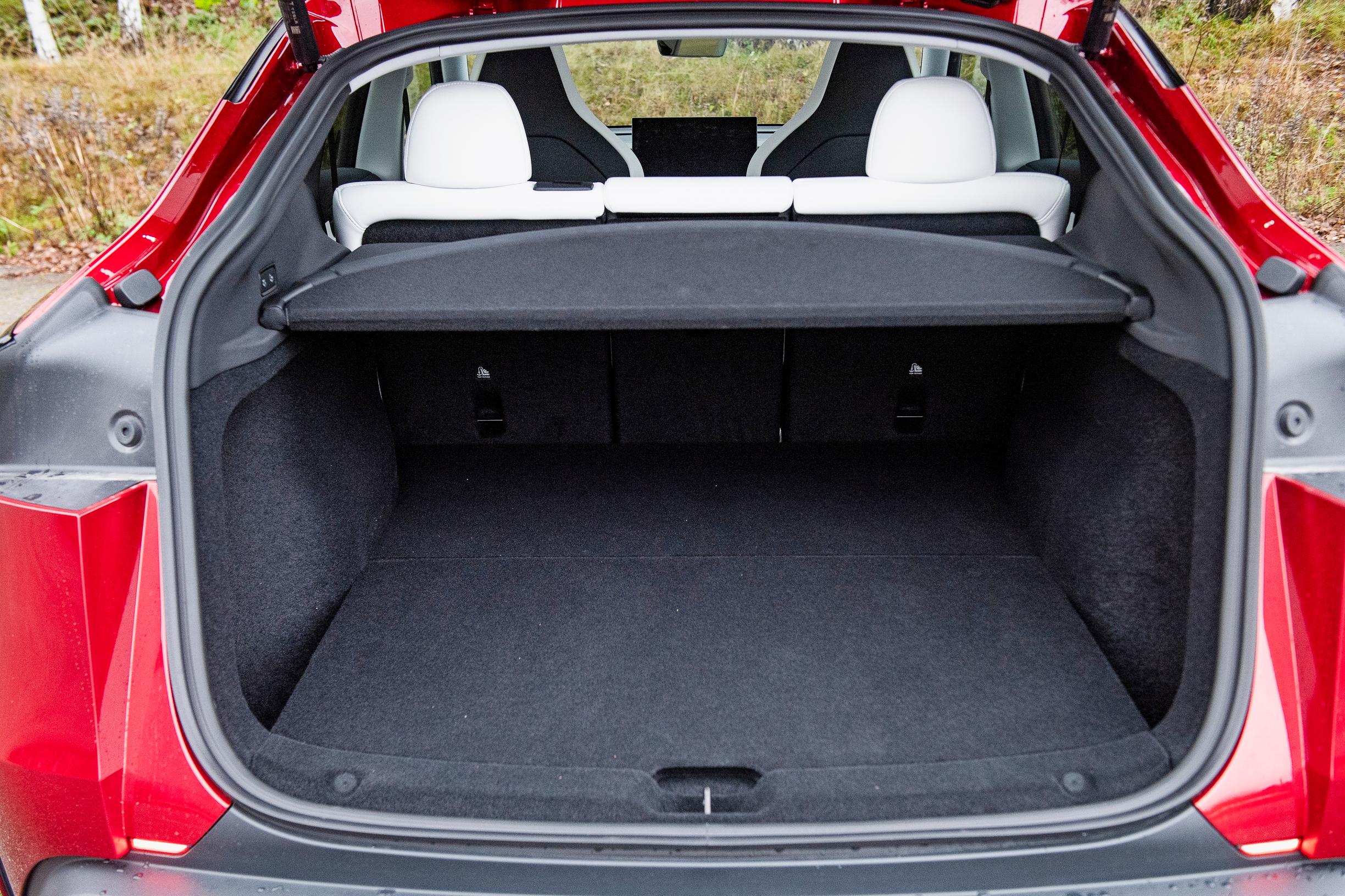 Tesla Y:n tavaratila on riittävän kookas.