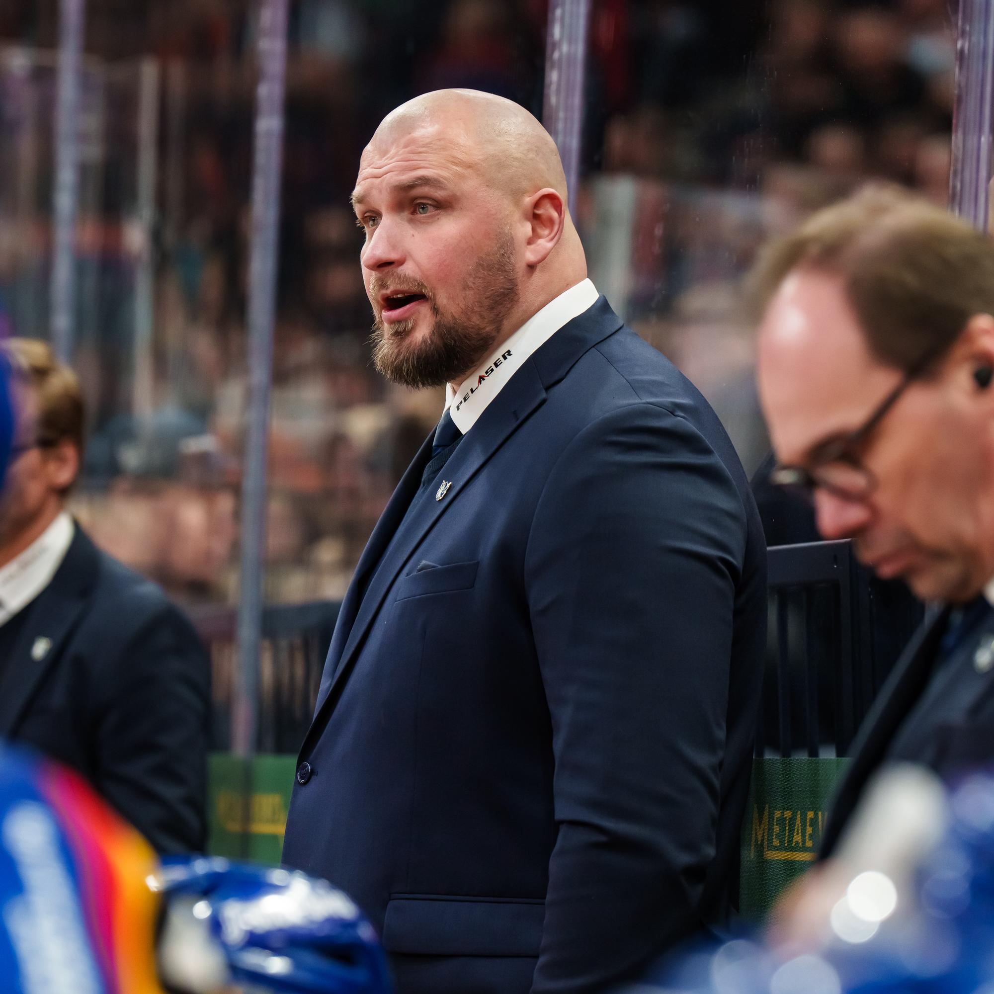 Kantti petti! Petteri Sihvoselta rajua ruoskaa farssimaisesta sulamisesta – "Jonne Virtaselta luiskahti kaksi lusikallista housuun"