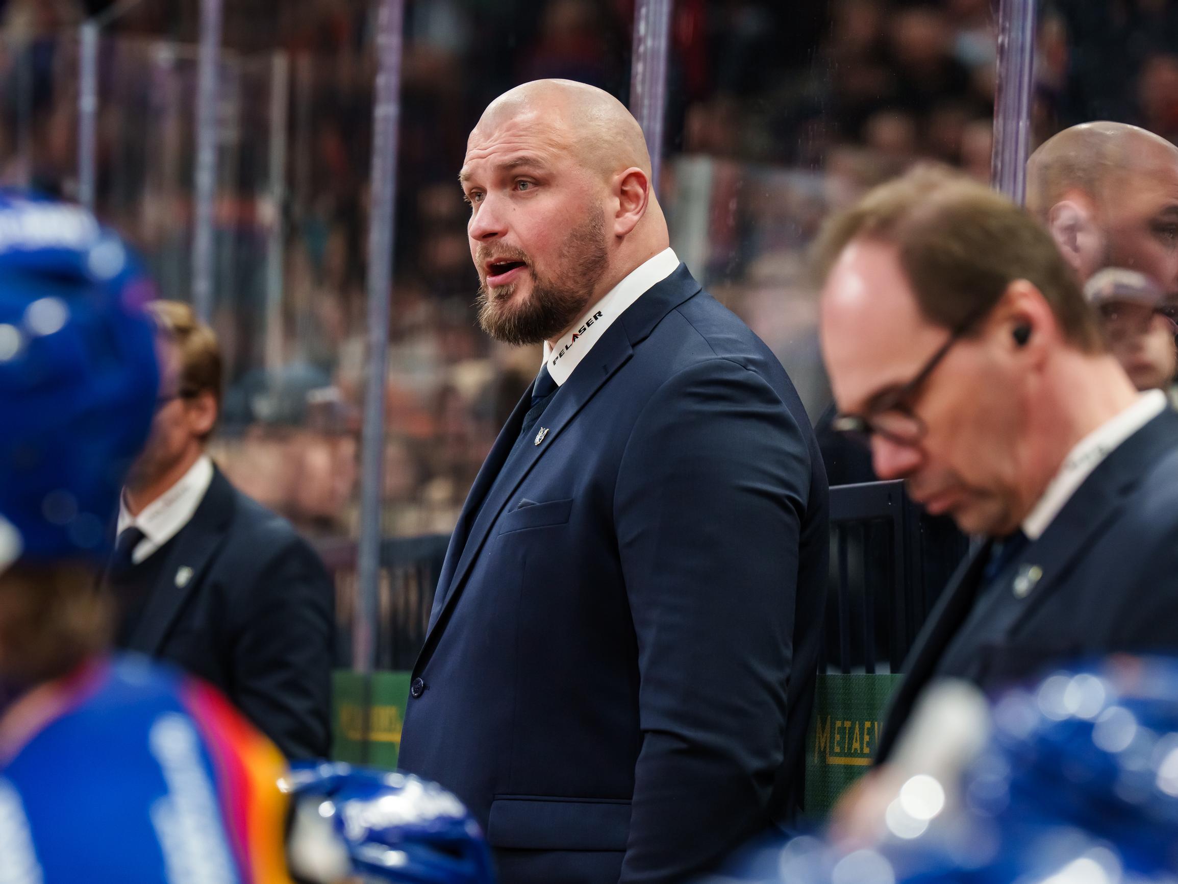 Kantti petti! Petteri Sihvoselta rajua ruoskaa farssimaisesta sulamisesta – "Jonne Virtaselta luiskahti kaksi lusikallista housuun"