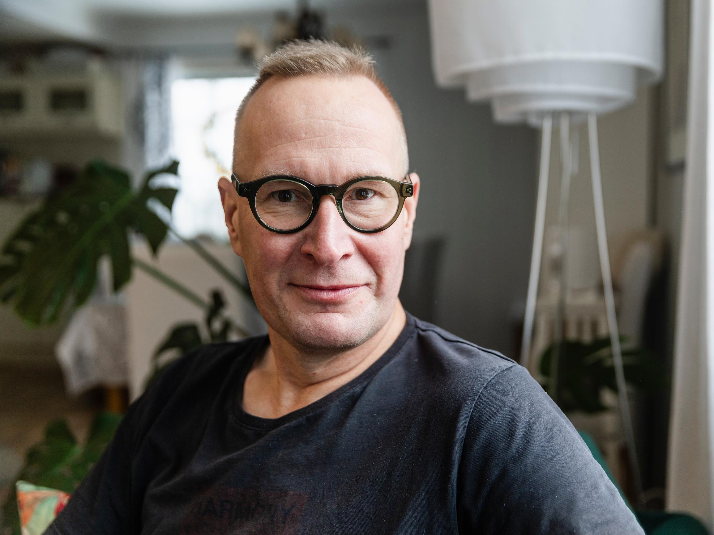 Professori Markku Jokisipilä sijoitettiin vauvana orpokotiin mutta sitten elämä sai uuden suunnan – Nyt siitä kertoo käteen tatuoitu Paattisten vaakuna