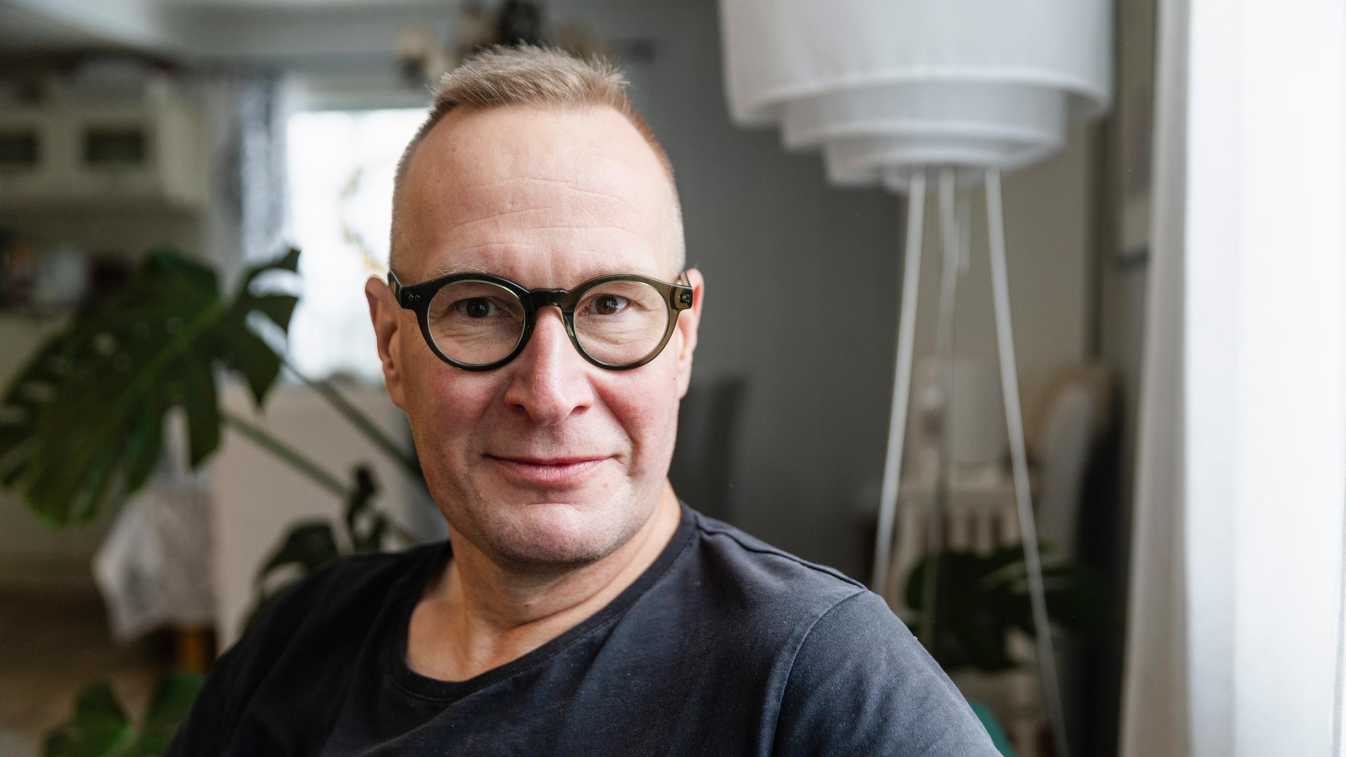 Professori Markku Jokisipilä sijoitettiin vauvana orpokotiin mutta sitten elämä sai uuden suunnan – Nyt siitä kertoo käteen tatuoitu Paattisten vaakuna