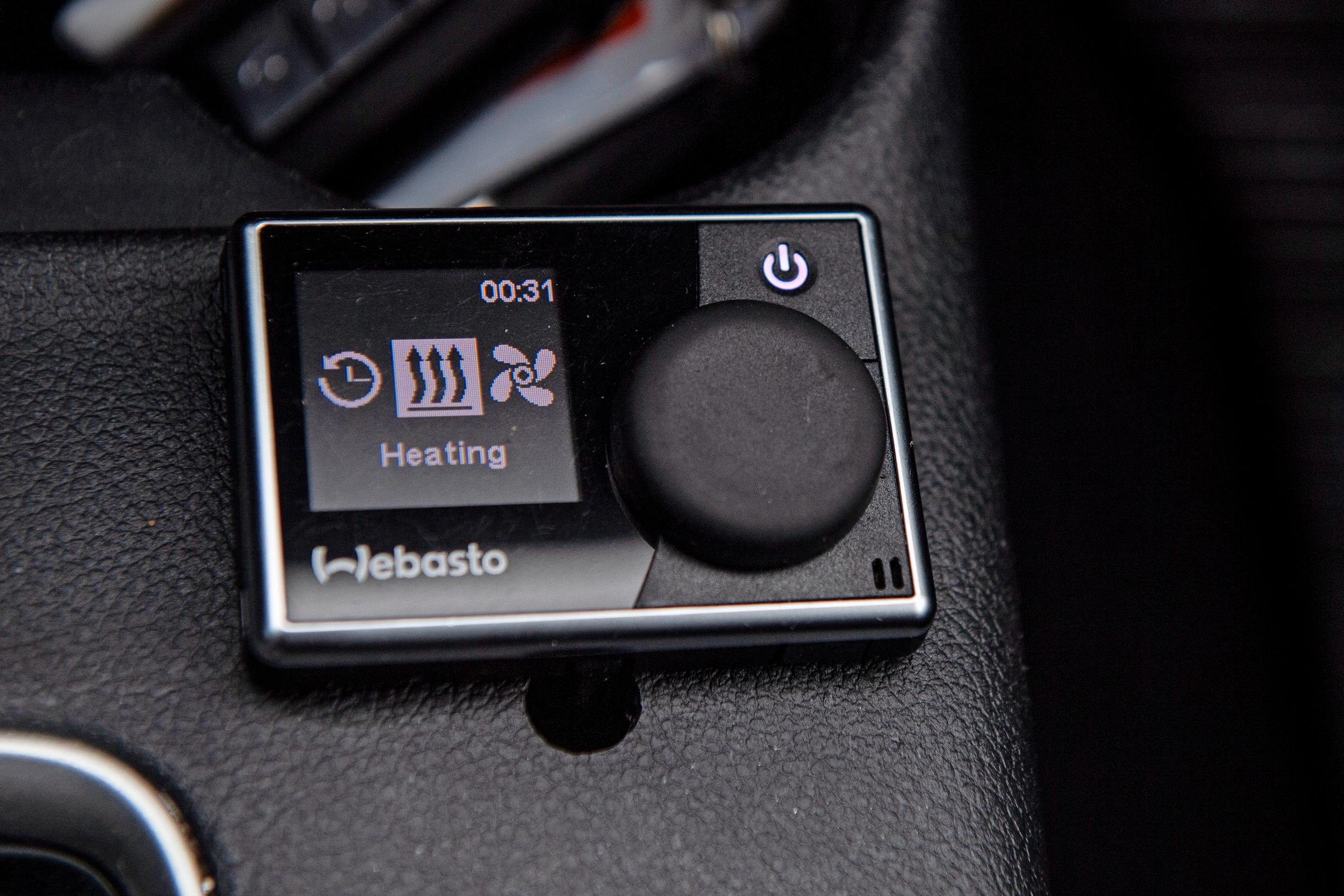 Käytetyn Mitsubishi Outlanderin polttoainekäyttöinen lisälämmitin on kova sana, kun pakkanen puraisee oikein kunnolla.