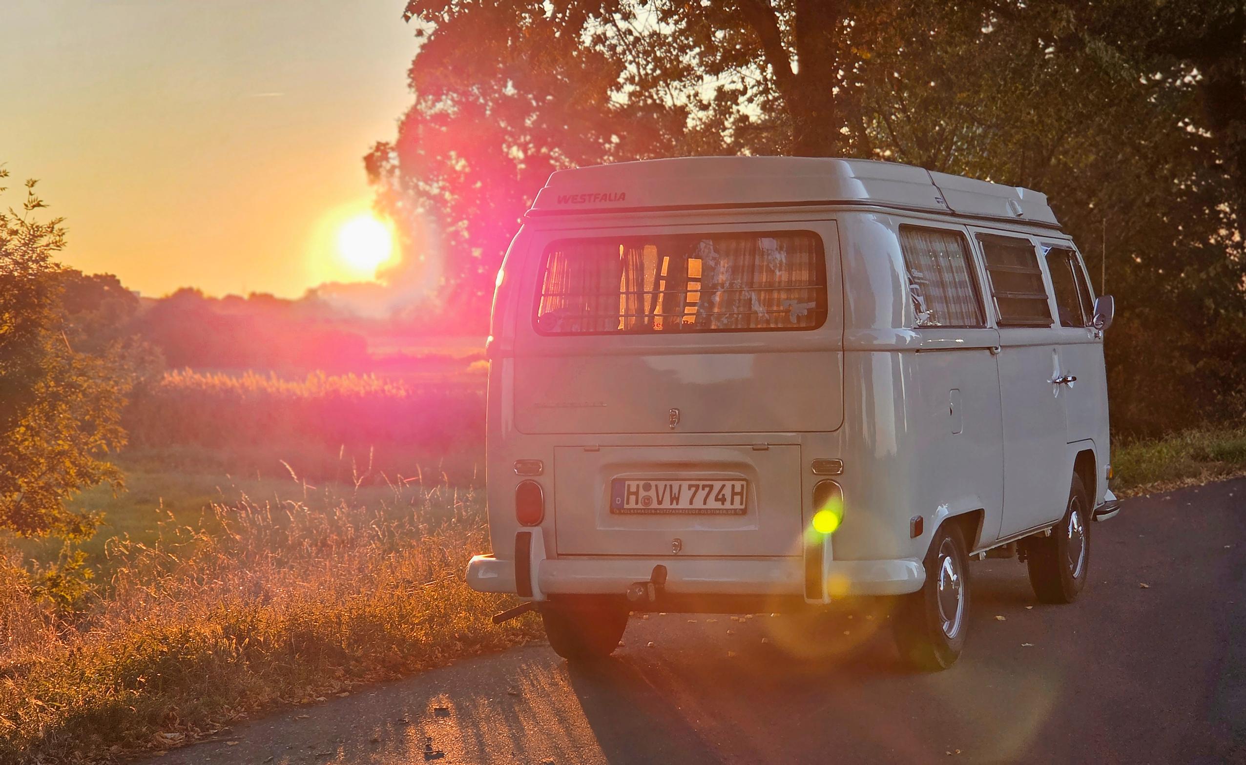 Romanttinen peti pyörillä, kiire jää muualle.