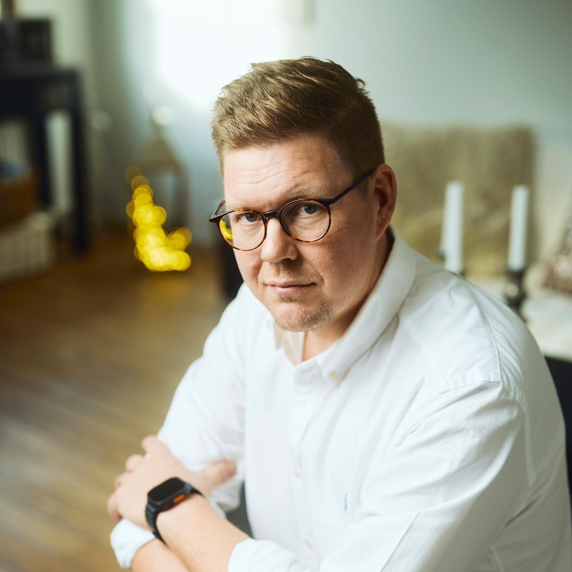 Raskaus oli ihme, sitten tuli keskenmeno – ”Ei se mene niin, että ensin olisi kaikista kovin suru”, sanoo Antti Lindtman