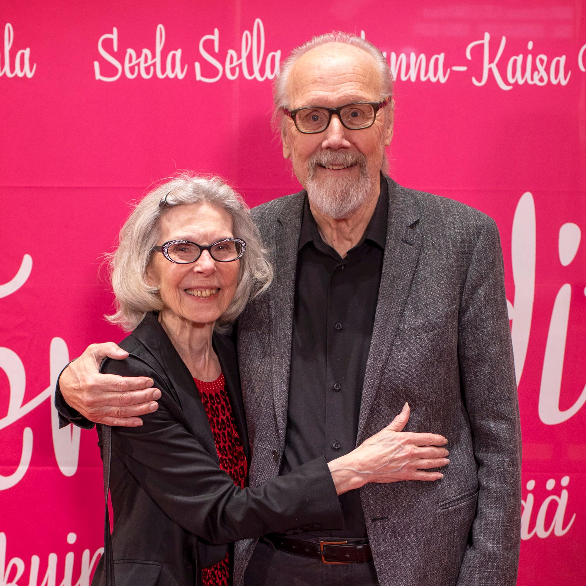 Näyttelijäpari Heikki ja Eija Nousiainen tapasivat 57 vuotta sitten ja ovat siitä asti kulkeneet käsi kädessä: ”Tässä iässä kyse on siitäkin, ettei toinen eksy”