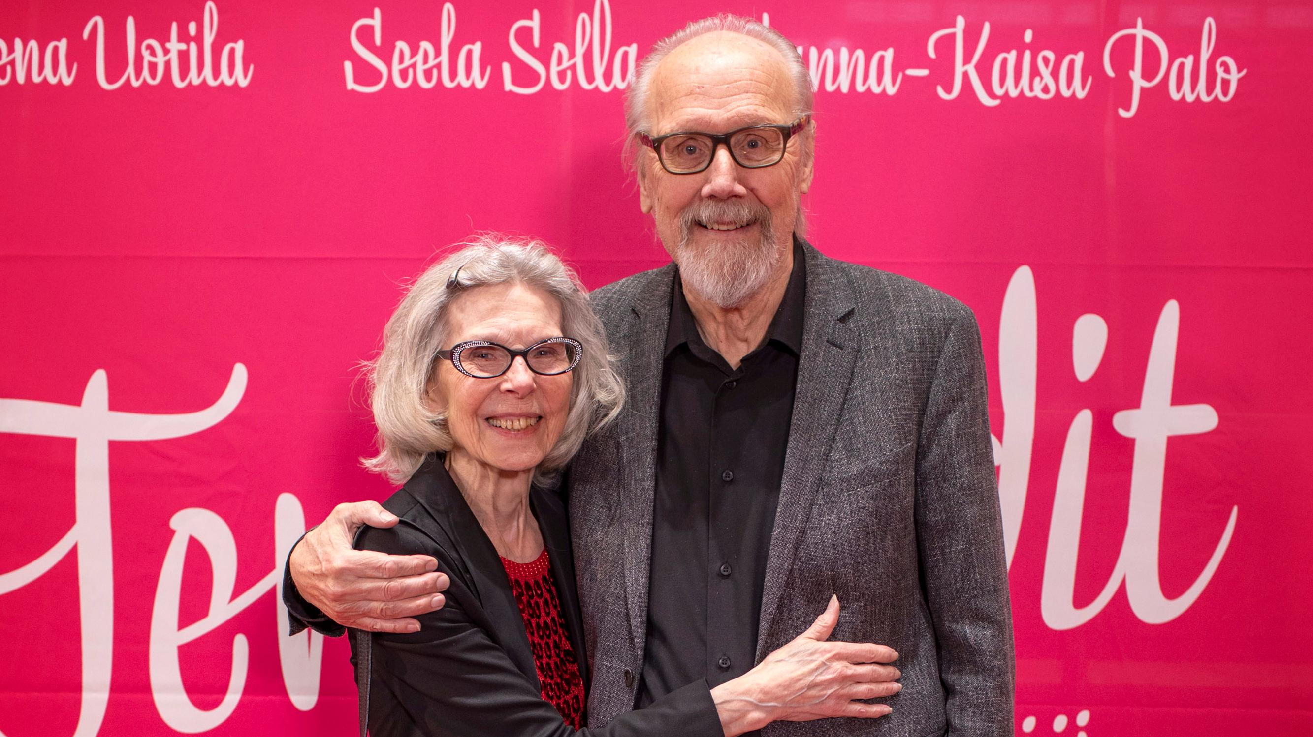 Näyttelijäpari Heikki ja Eija Nousiainen tapasivat 57 vuotta sitten ja ovat siitä asti kulkeneet käsi kädessä: ”Tässä iässä kyse on siitäkin, ettei toinen eksy”