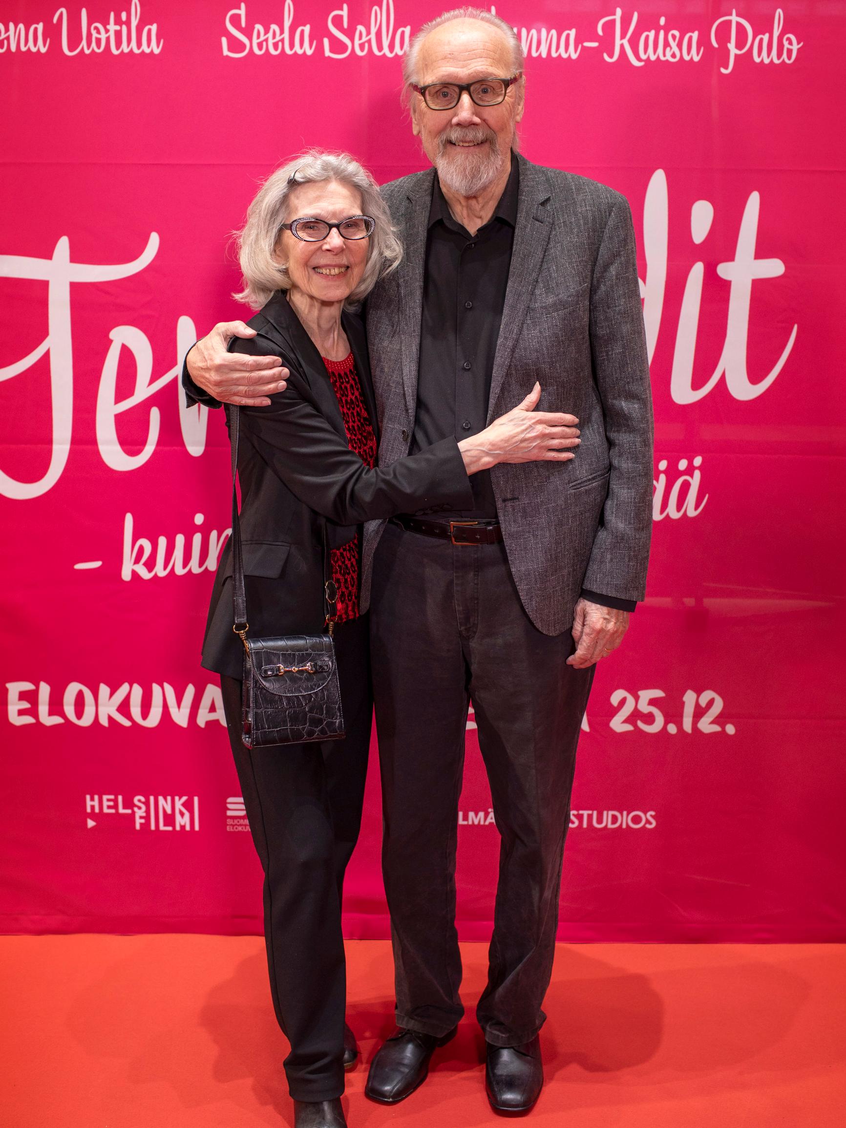 Näyttelijäpari Heikki ja Eija Nousiainen tapasivat 57 vuotta sitten ja ovat siitä asti kulkeneet käsi kädessä: ”Tässä iässä kyse on siitäkin, ettei toinen eksy”