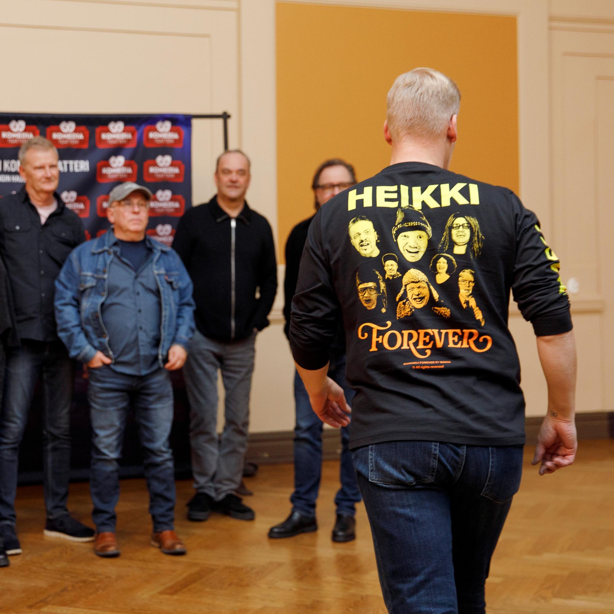 ”Nyt taisi tulla varren kanssa” – Kummeli vetää yhä salit täyteen – ja silloin on läsnä myös Heikki Silvennoinen