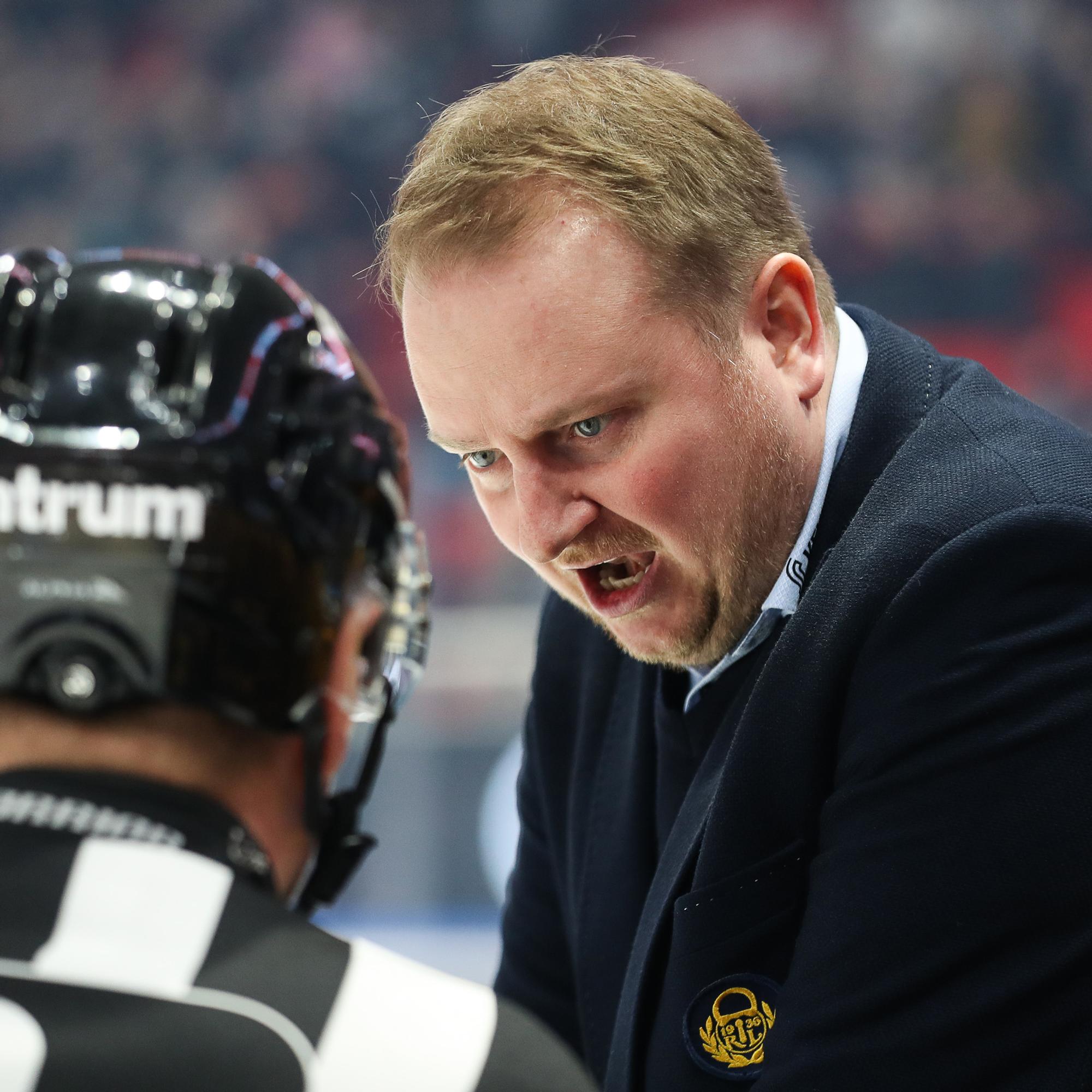 Tylyt terveiset Liigan ennakkosuosikille – päävalmentajalta vaaditaan välitöntä selkärankaa: "Sormi mennyt suuhun!"