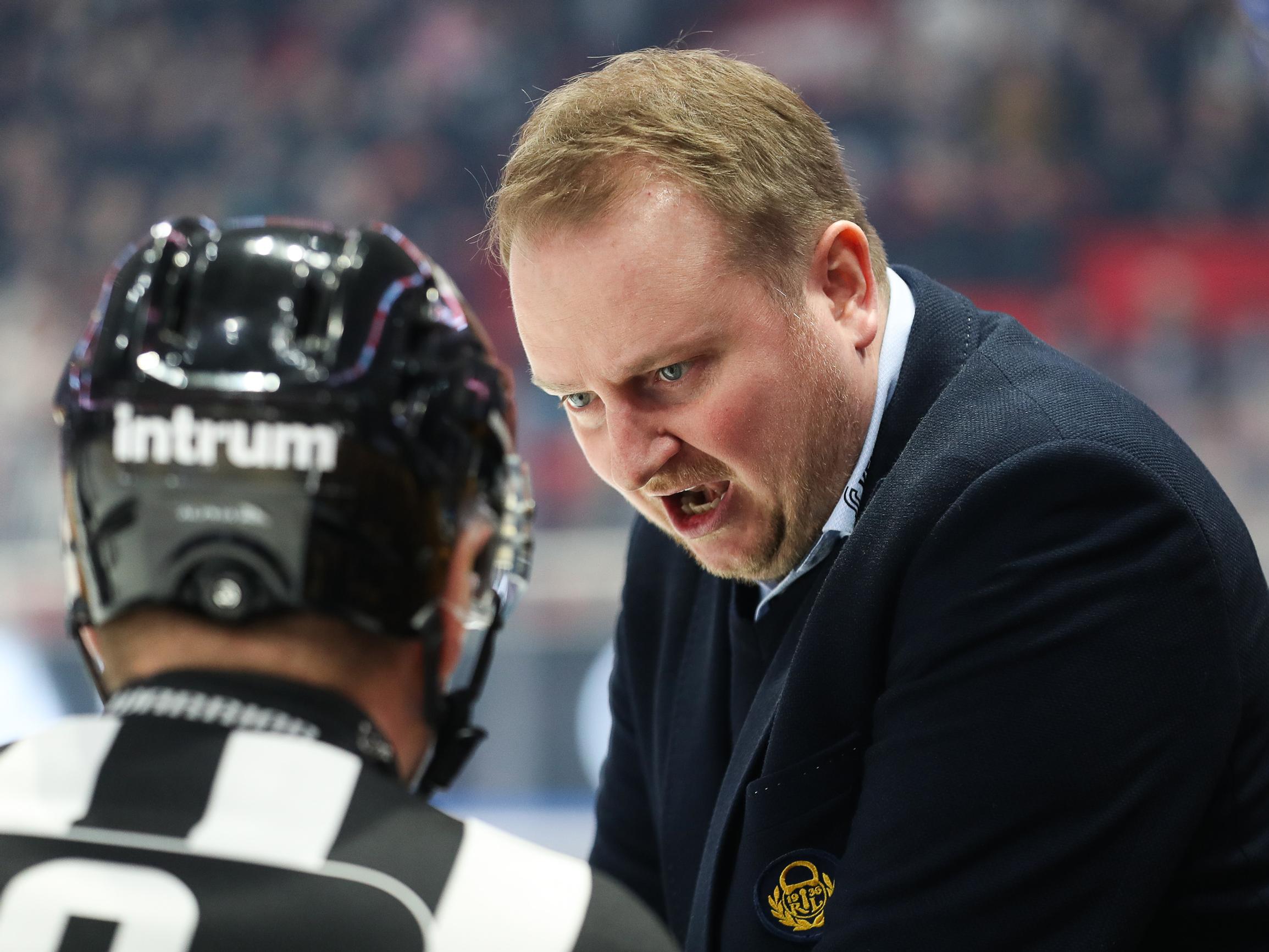 Tylyt terveiset Liigan ennakkosuosikille – päävalmentajalta vaaditaan välitöntä selkärankaa: "Sormi mennyt suuhun!"