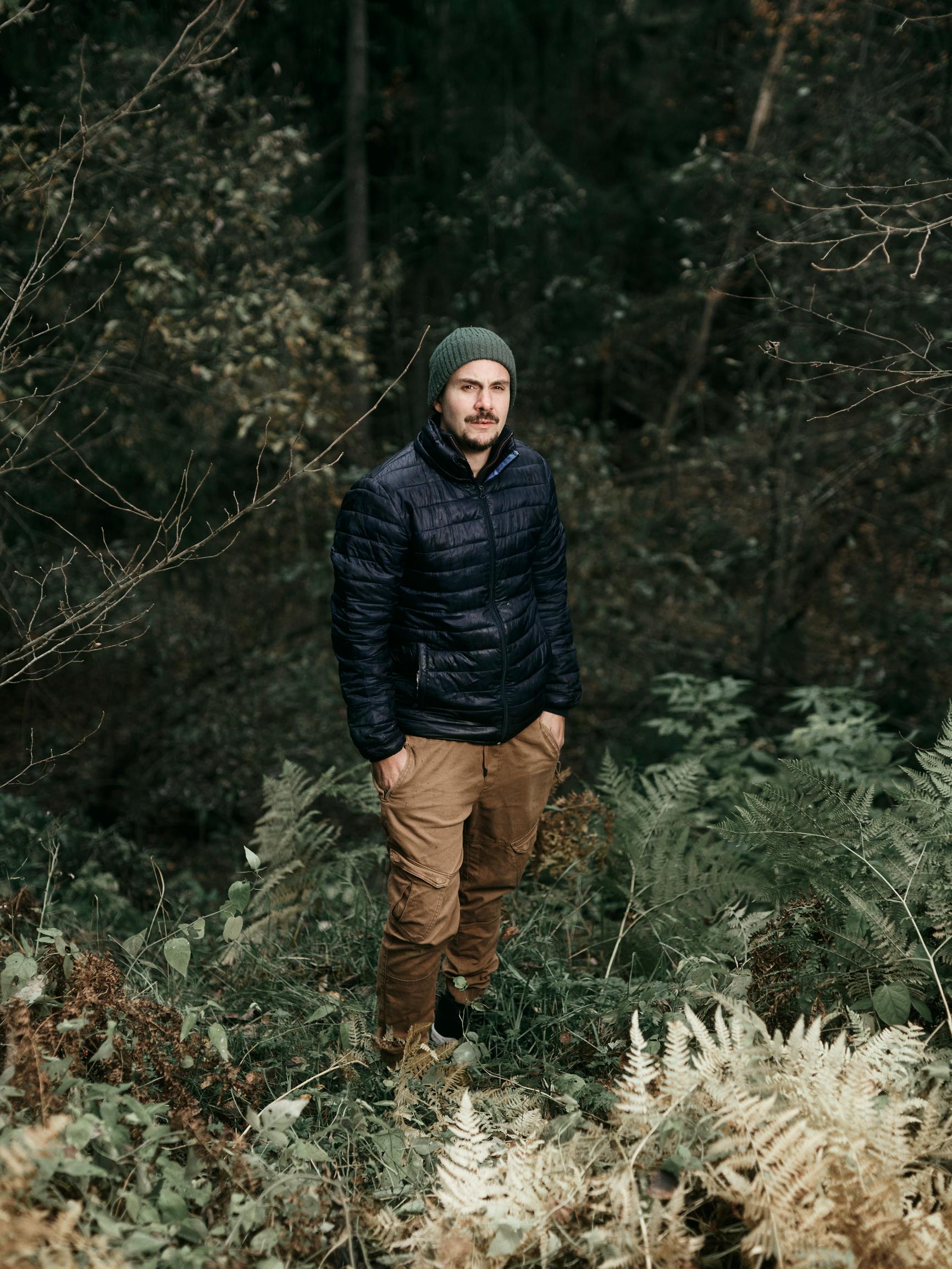 Pieni Oliver roikkui isän nahkatakissa ja vaati tätä lopettamaan – isän alkoholismi ja petetyt lupaukset ajoivat Oliver Roosin elämän alakierteeseen