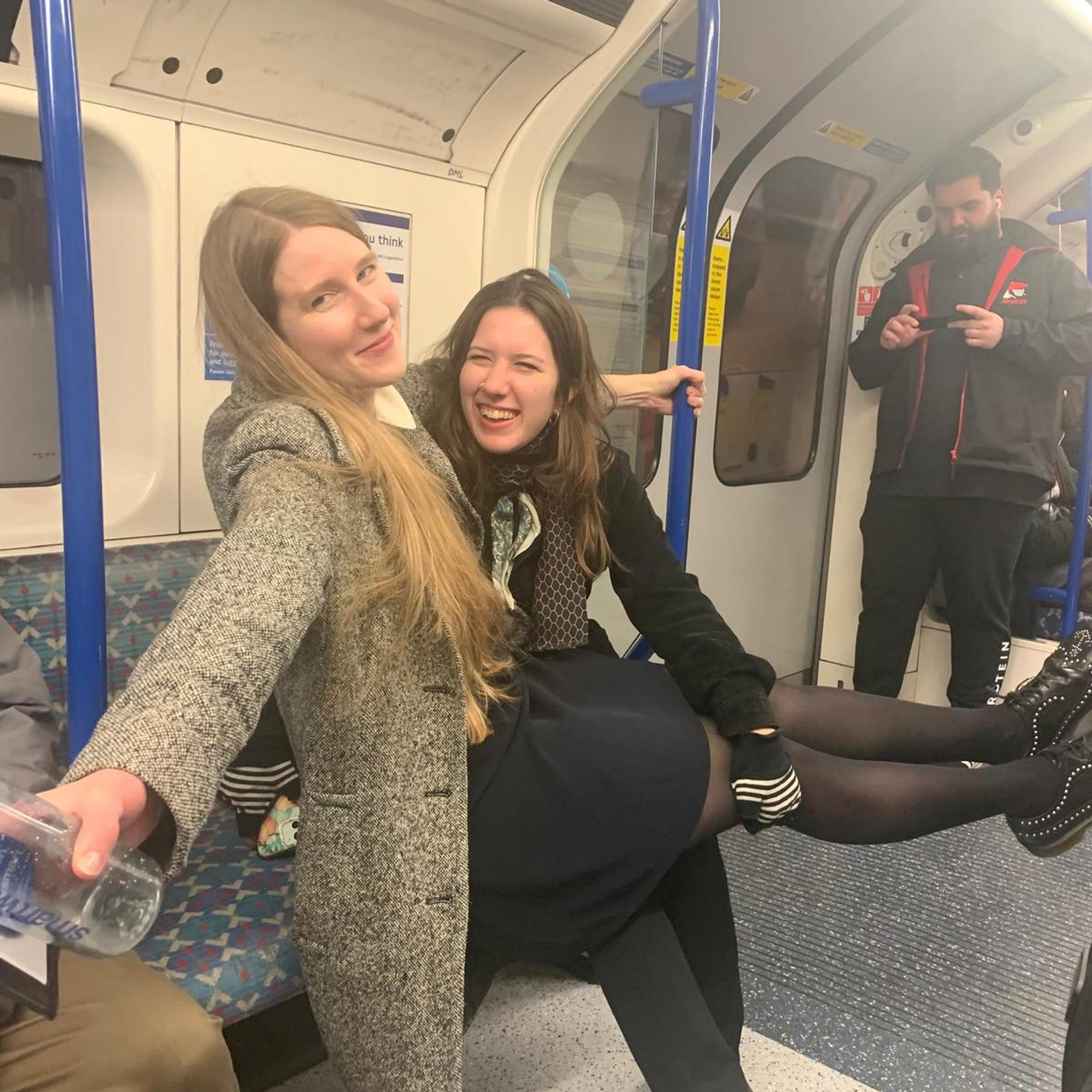 12-vuotiaana tehty päätös piti: Maarit Yli-Korpula elää unelmaansa Lontoossa, vaikka on joskus herännyt rotta sylissään