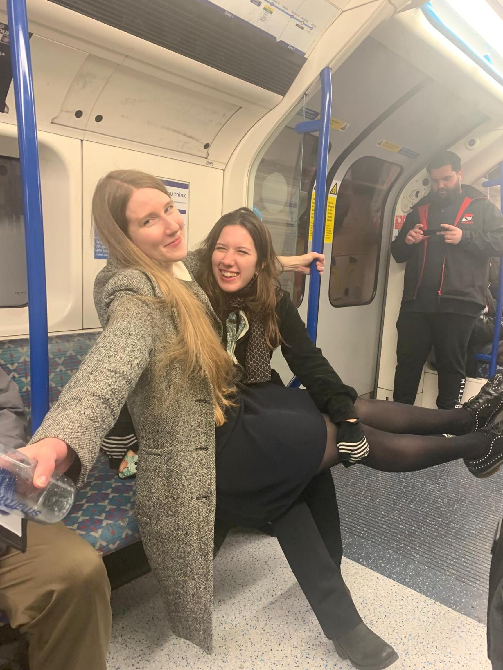 12-vuotiaana tehty päätös piti: Maarit Yli-Korpula elää unelmaansa Lontoossa, vaikka on joskus herännyt rotta sylissään