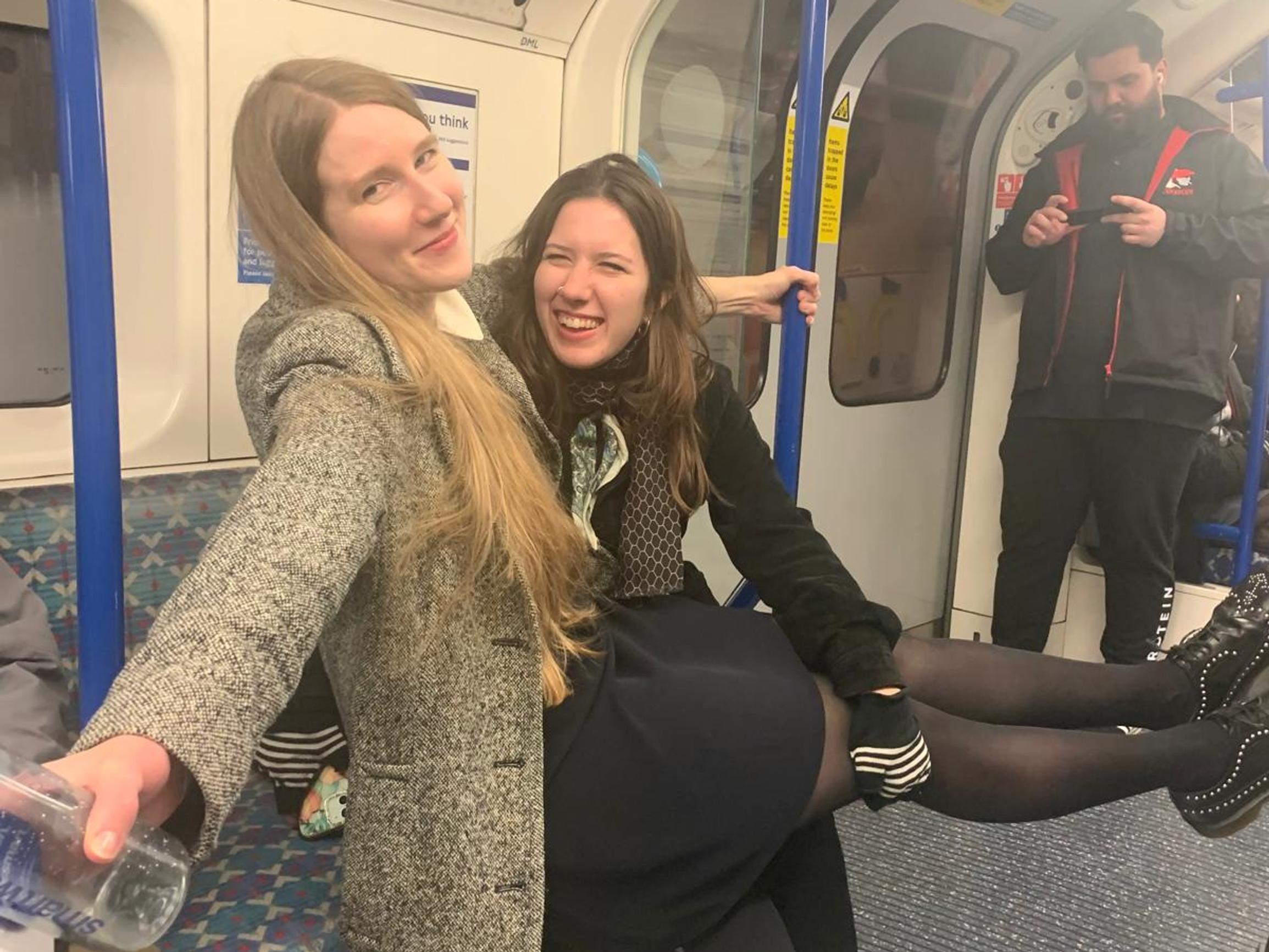 12-vuotiaana tehty päätös piti: Maarit Yli-Korpula elää unelmaansa Lontoossa, vaikka on joskus herännyt rotta sylissään