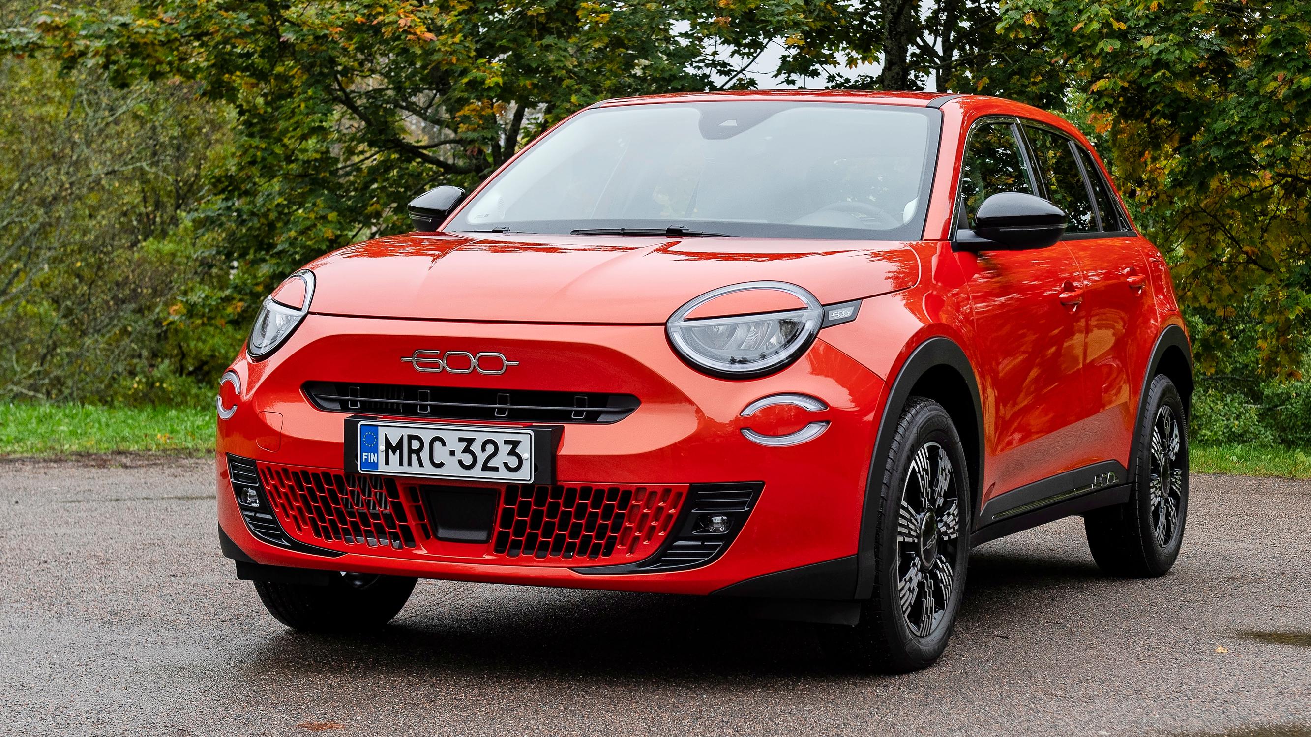 Uusi Fiat 600 on hauska, kevyt, kohtuuhintainen ja kaupunkiajossa napakka pikkuauto, jonka suurin heikkous on tila