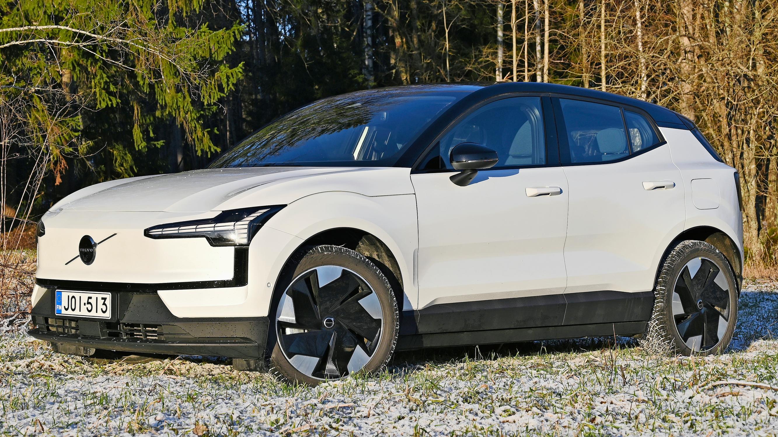 Volvo EX30 Twin on talvella varma ajaa – Kiihtyvyys plussaa, mittariston puute ja kosketusnäyttö miinusta