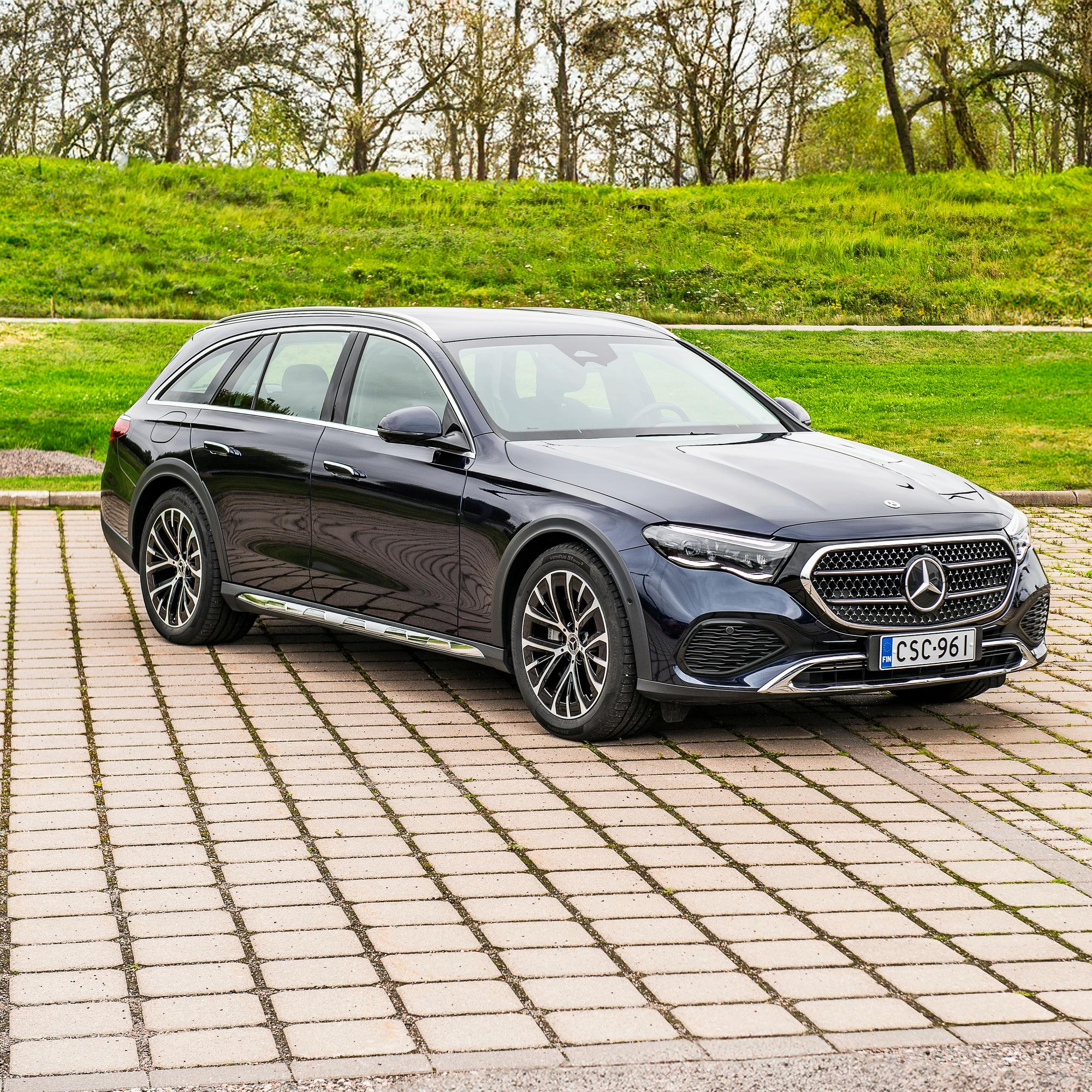 Mercedes-Benz E 300 de All-Terrain yllättää: Lähes 1 000 km toimintamatka ja dieselhybridin järjetön vääntö