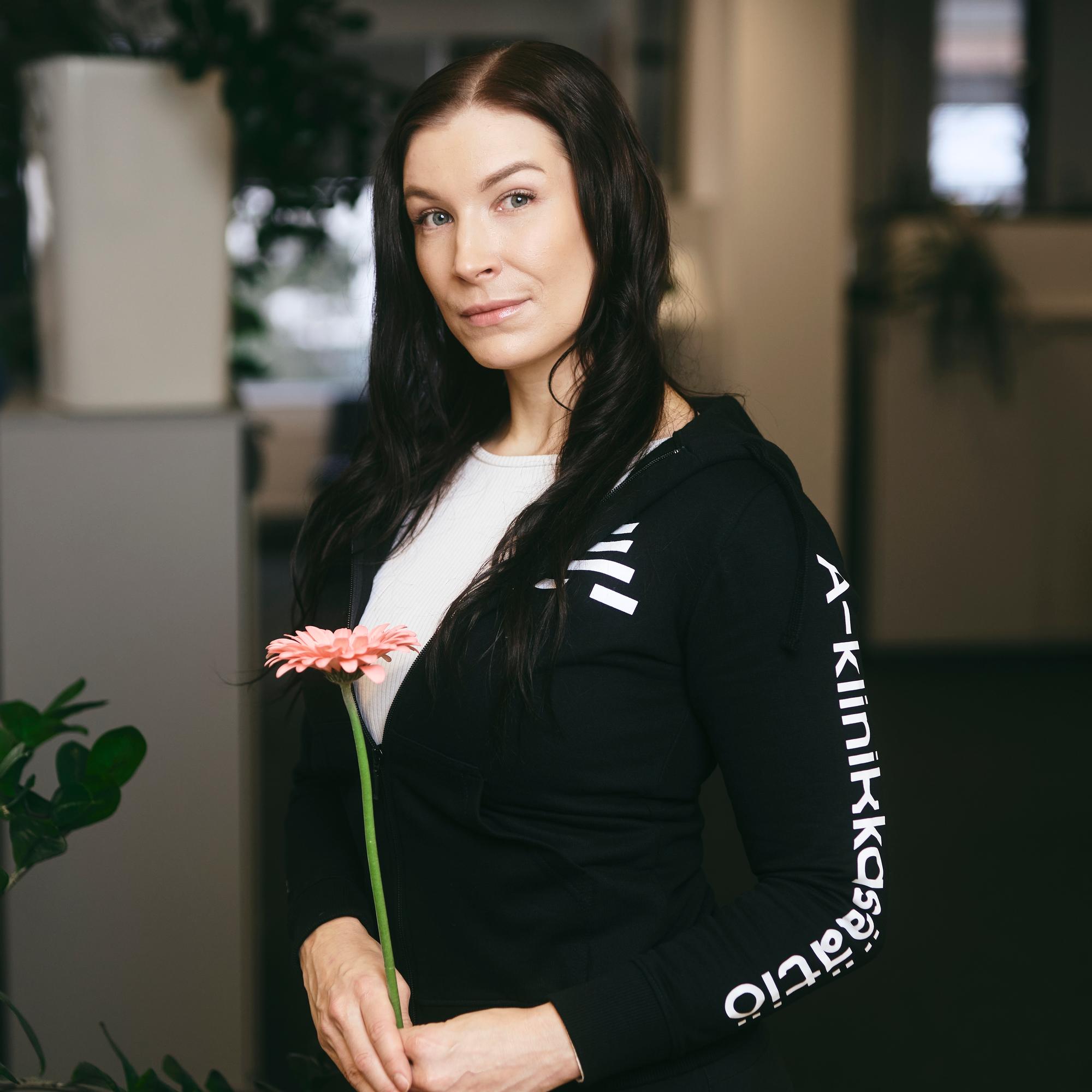 ”Olet niin nuori, että tuskin pystyt auttamaan” – Ensirepliikistä alkoi hoitajan vuosien hoitosuhde