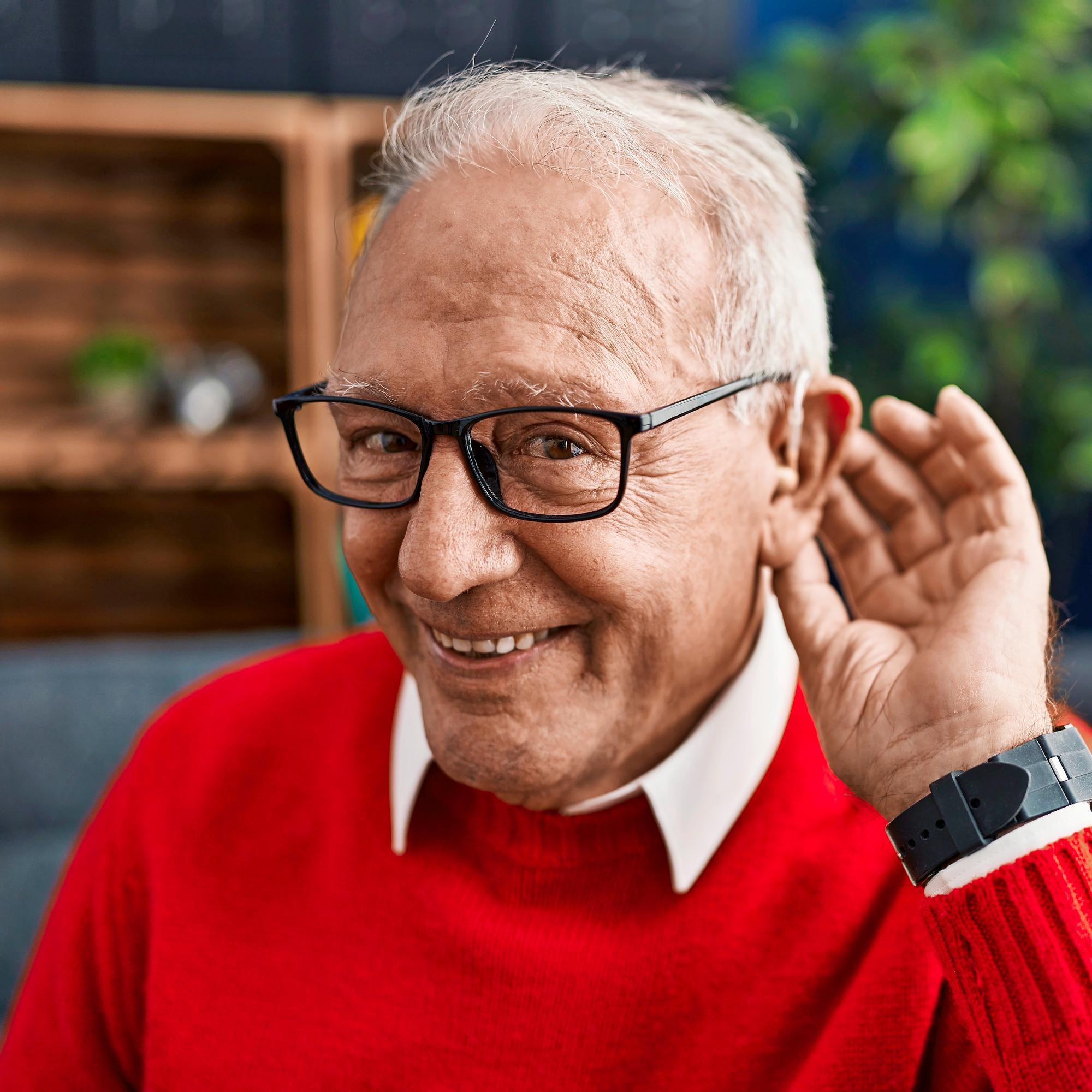 Kuulon heikkeneminen uhkaa jo joka toista yli viisikymppisistä – nämä tekijät lisäävät riskiä