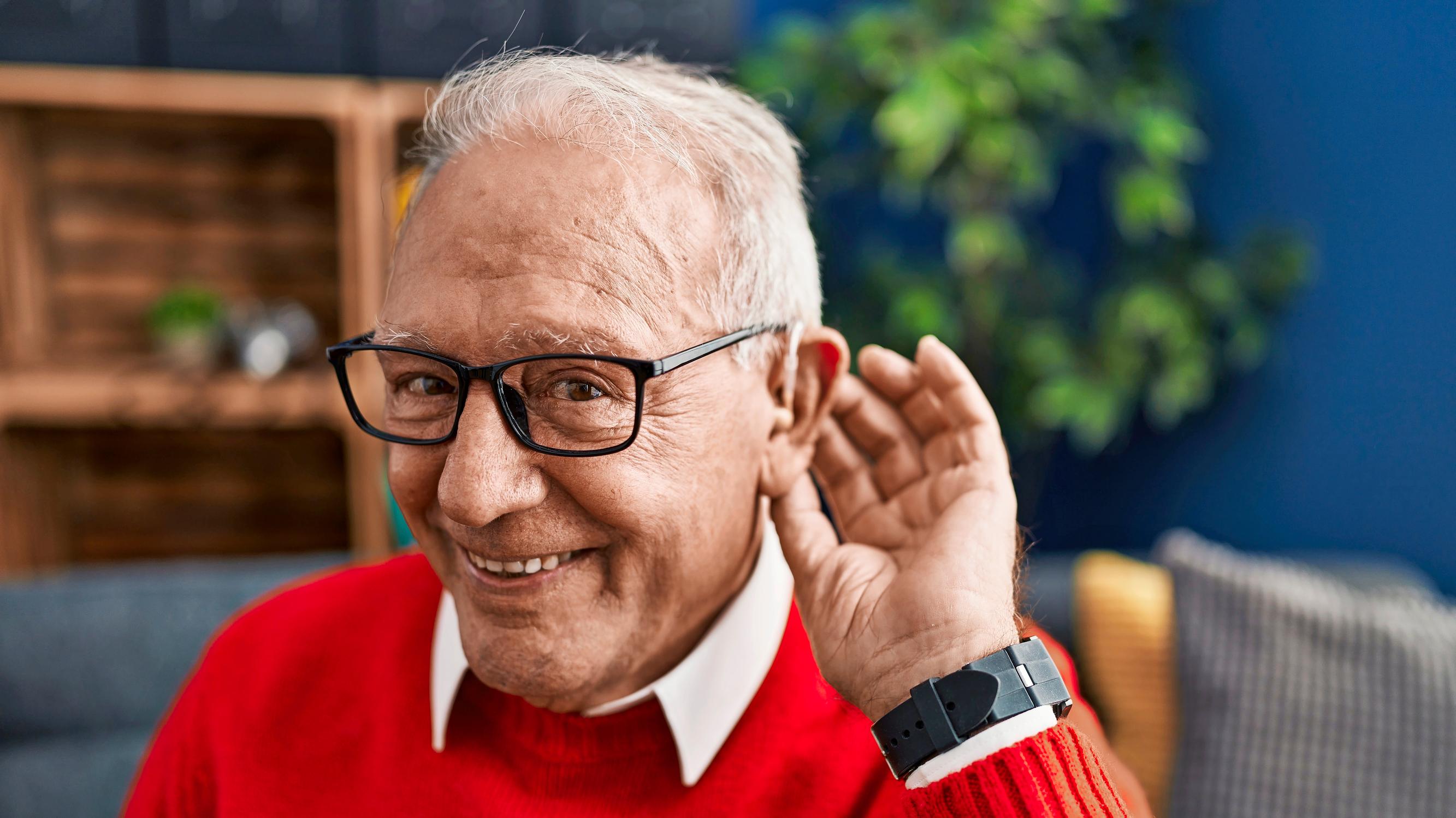 Kuulon heikkeneminen uhkaa jo joka toista yli viisikymppisistä – nämä tekijät lisäävät riskiä