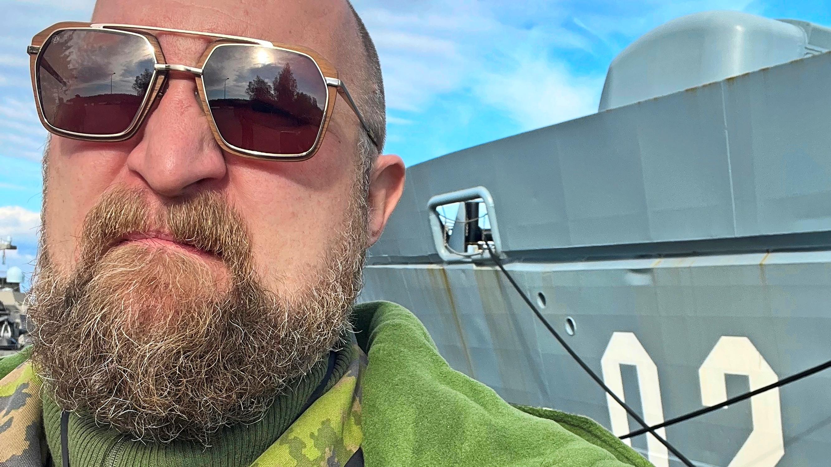 Paleface yllätti ja lähti maanpuolustuskurssille – “Hipeillä on helposti mielessä haukka vastaan kyyhky -asetelma”