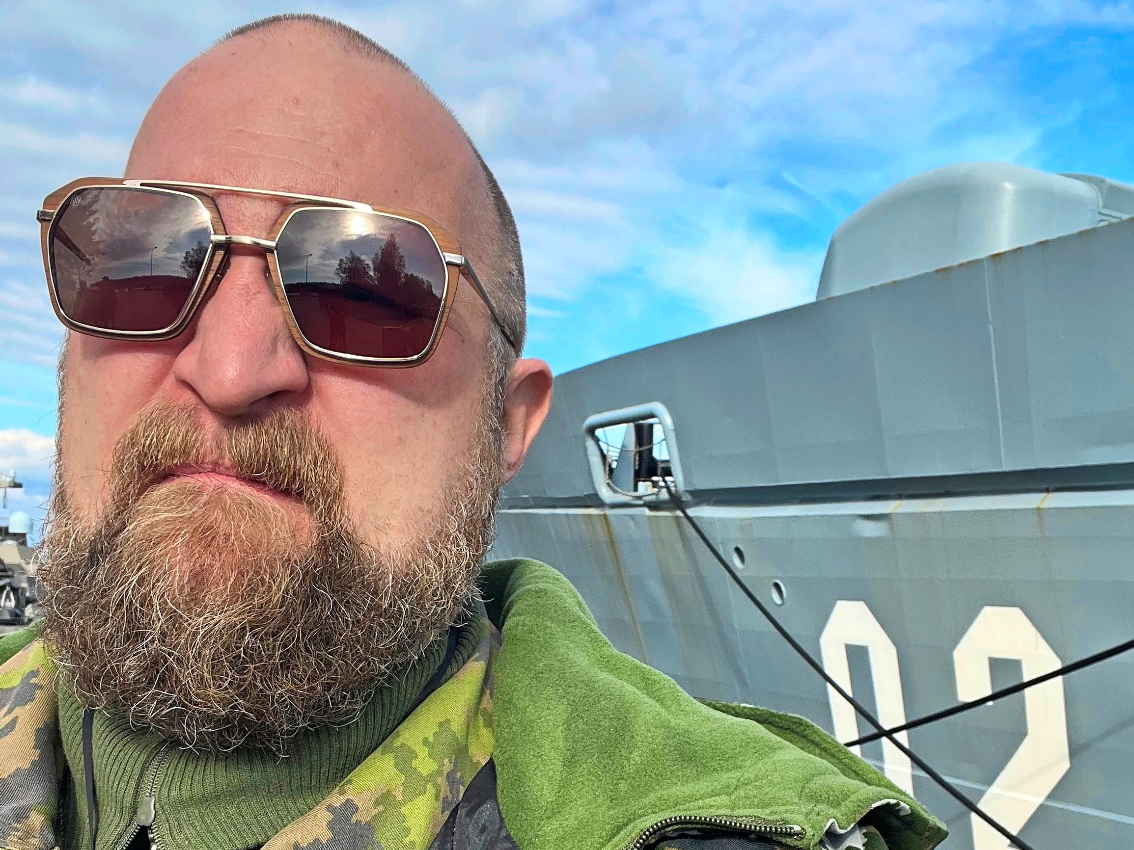 Paleface yllätti ja lähti maanpuolustuskurssille – “Hipeillä on helposti mielessä haukka vastaan kyyhky -asetelma”