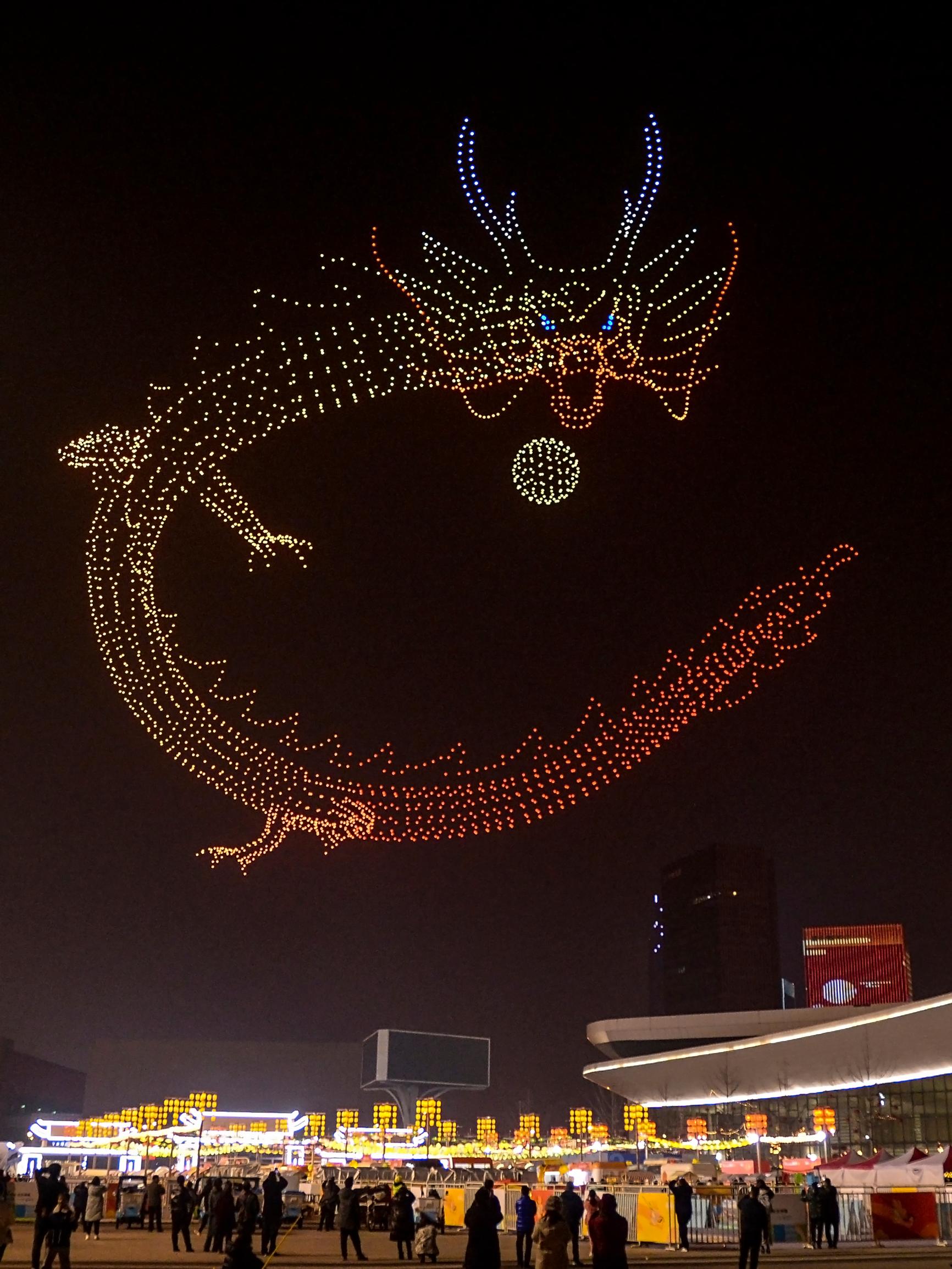 6 taivaallista maisemaa: uudenvuoden drone-show, upeat revontulet ja muut näkymät, joita varten kannattaa matkustaa