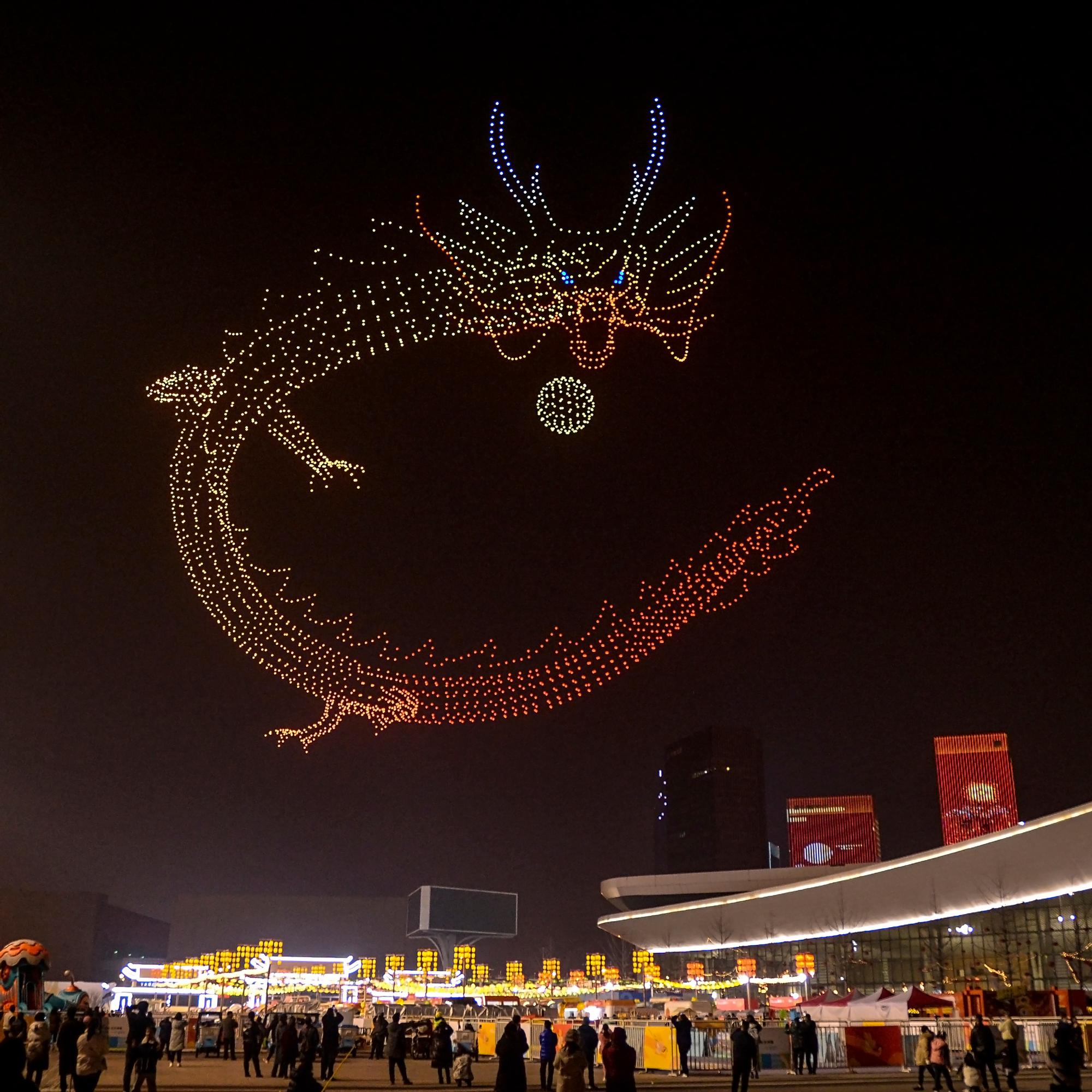 6 taivaallista maisemaa: uudenvuoden drone-show, upeat revontulet ja muut näkymät, joita varten kannattaa matkustaa