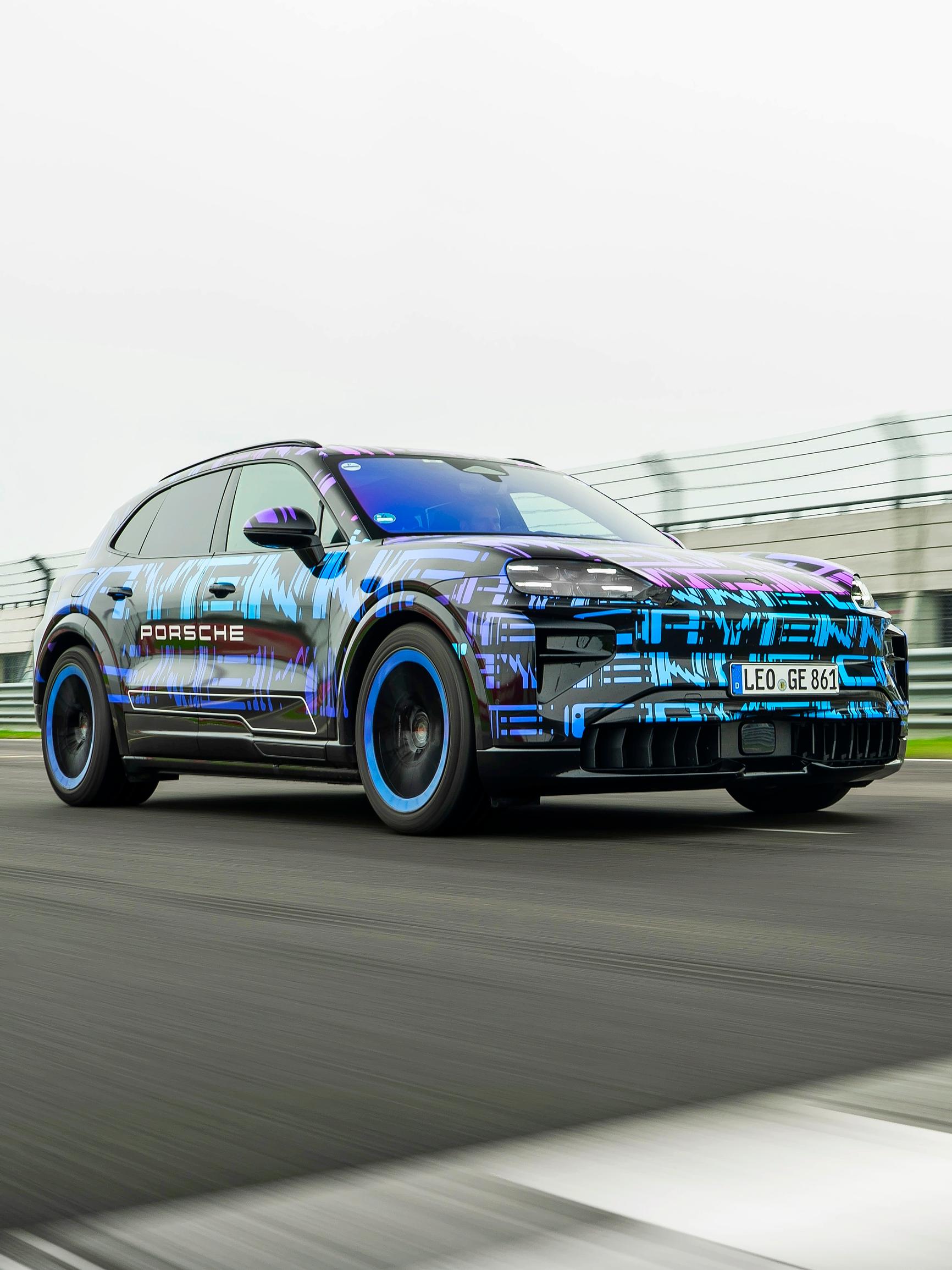 Porsche Cayenne Electric riepottelee fysiikan lakeja – Yli 1000 hv sai Tuulilasin autotoimittajan sisuskalut sekaisin