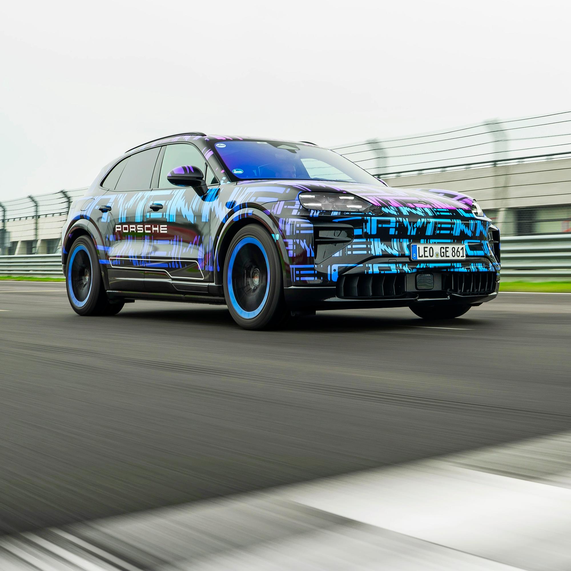 Porsche Cayenne Electric riepottelee fysiikan lakeja – Yli 1000 hv sai Tuulilasin autotoimittajan sisuskalut sekaisin