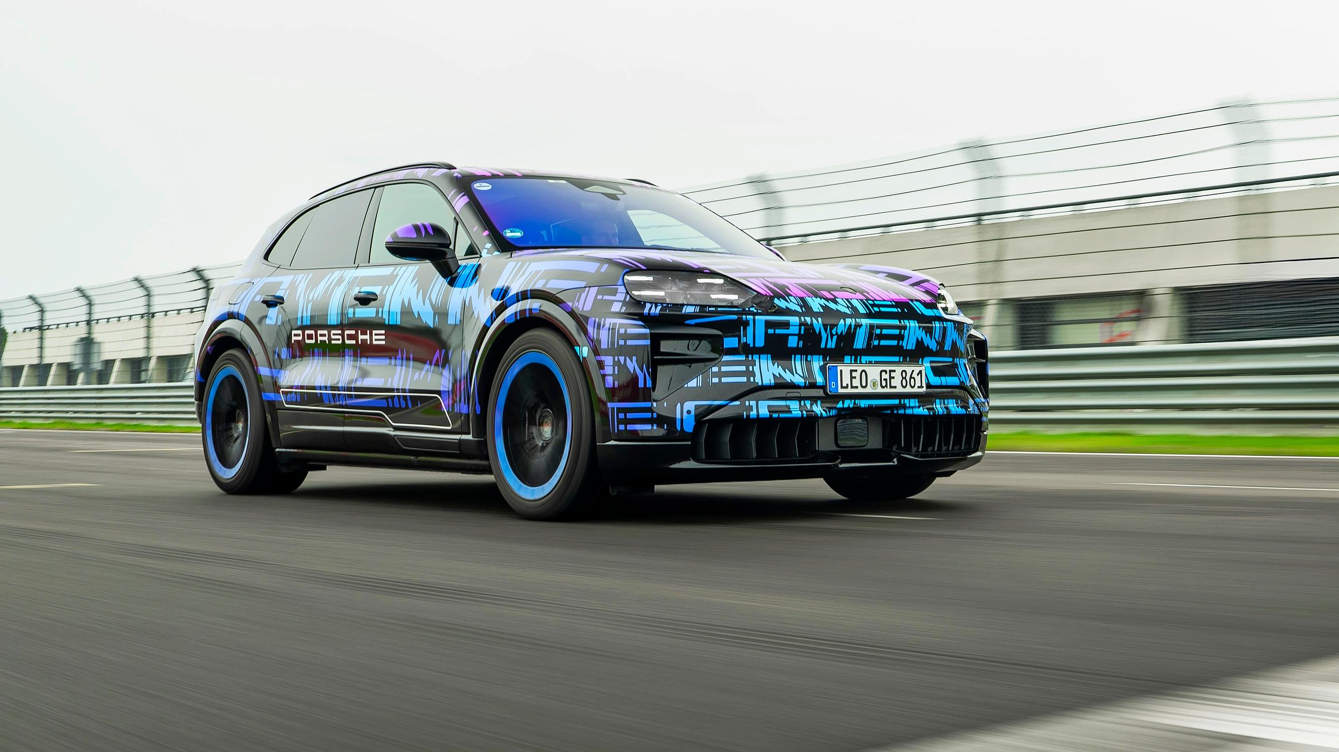 Porsche Cayenne Electric riepottelee fysiikan lakeja – Yli 1000 hv sai Tuulilasin autotoimittajan sisuskalut sekaisin