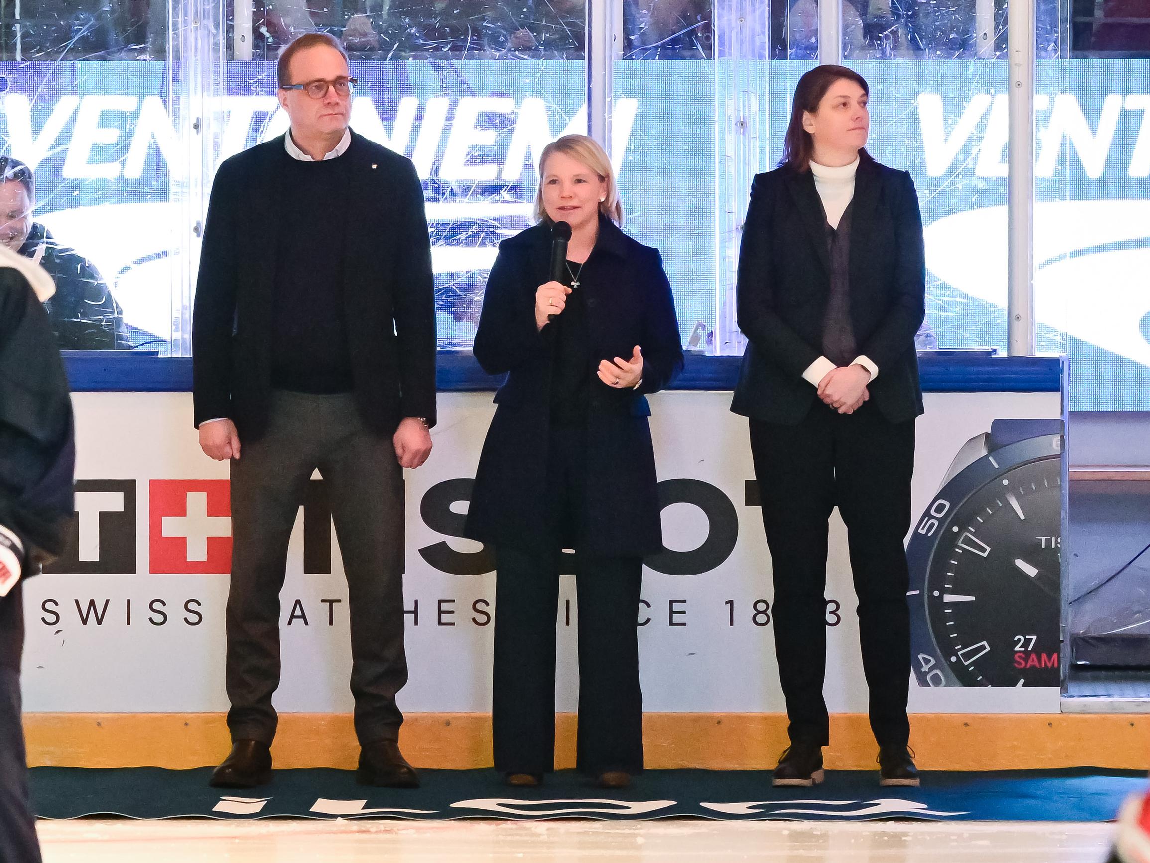 Tyttökiekko jätetty heitteille! Maalilukemat 3–28 paljastivat helvetilliset salaisuudet – Petteri Sihvonen vaatii Jääkiekkoliitolta välitöntä ulostuloa: "Tule esiin!"