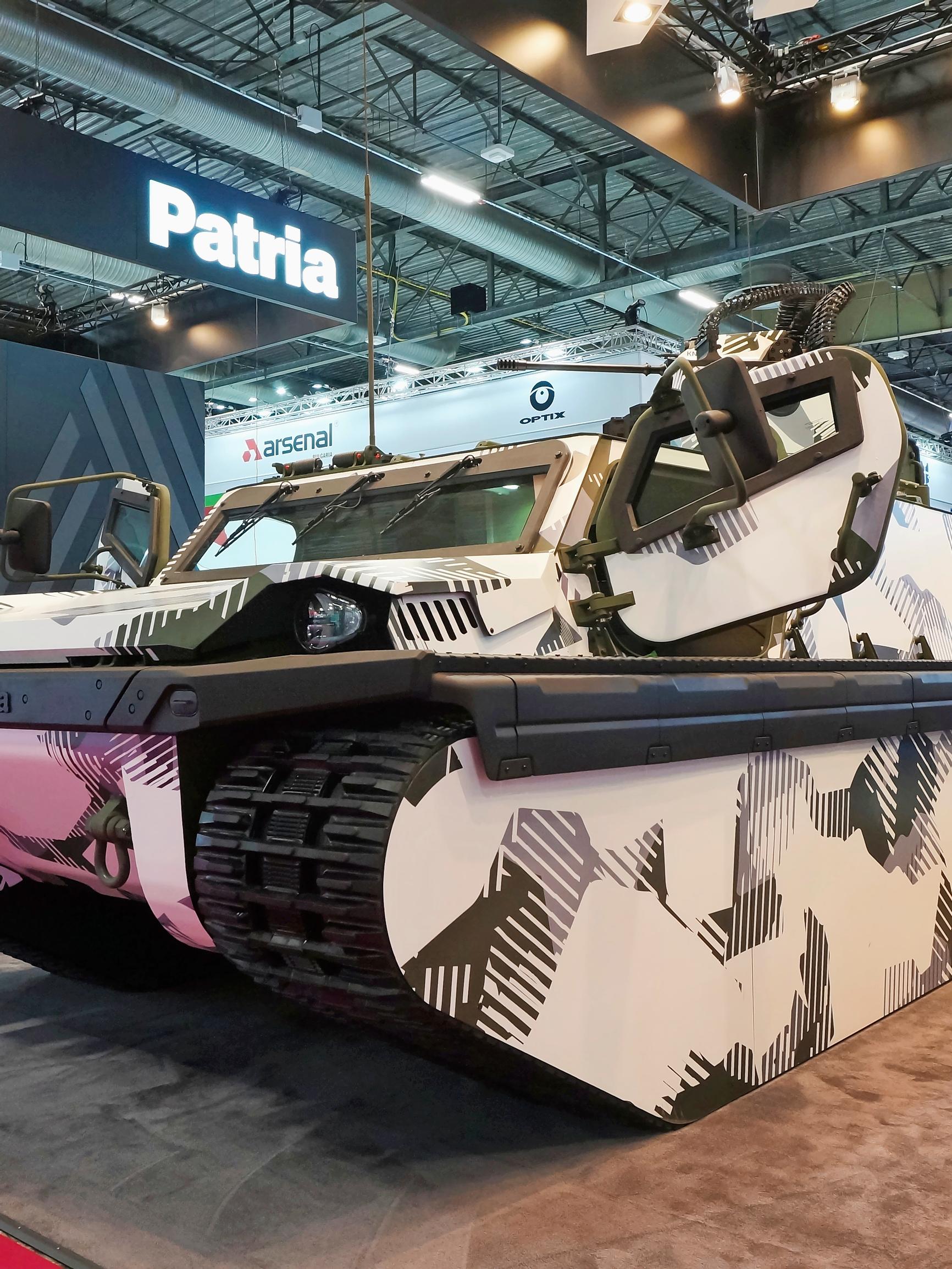 Mercedeksen lähtö ravistelee Uudenkaupungin autotehdasta – Valmet Automotive etsii uutta suuntaa: Löytyykö se aseista vai jäänmurtajista?