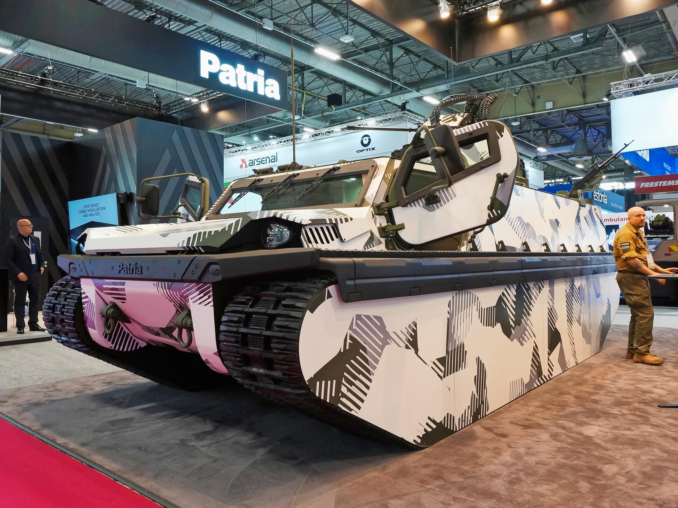 Mercedeksen lähtö ravistelee Uudenkaupungin autotehdasta – Valmet Automotive etsii uutta suuntaa: Löytyykö se aseista vai jäänmurtajista?