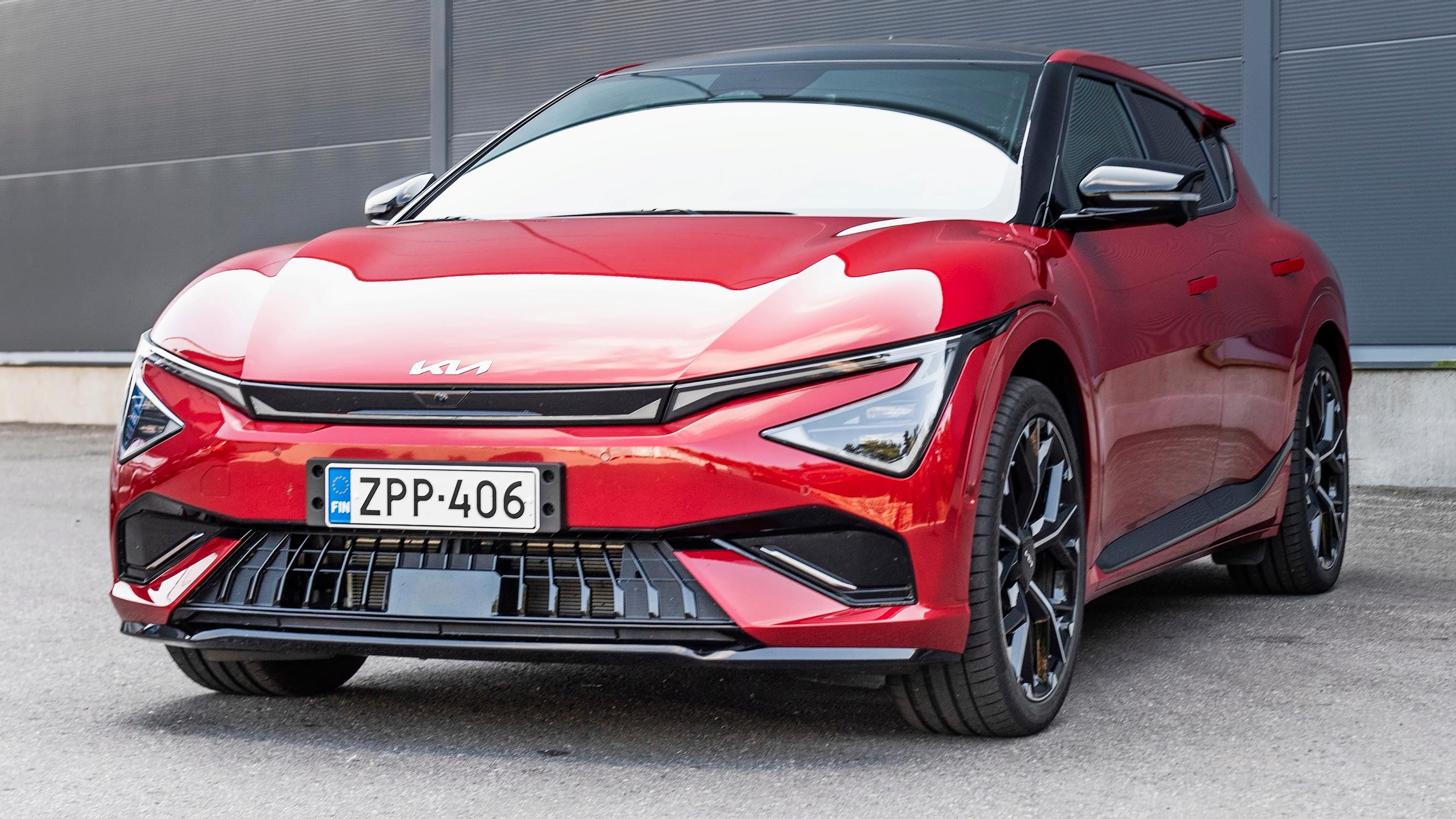 Kia EV6 GT – Urheiluauton tehot perheauton kuoressa – Jokin on pielessä, kun ajettavuus tekee kaahaamisesta näin vaarallisen vaivatonta