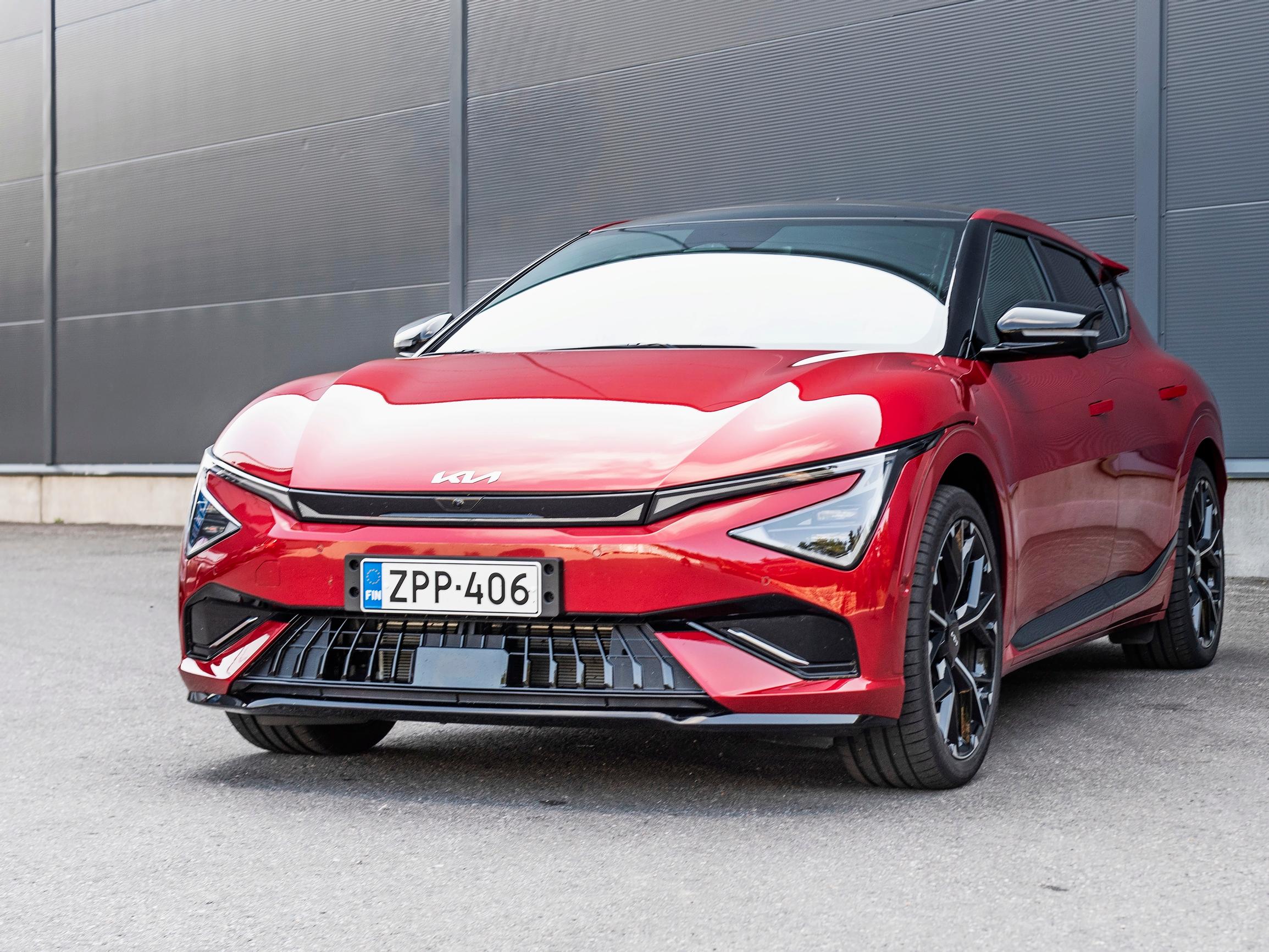 Kia EV6 GT – Urheiluauton tehot perheauton kuoressa – Jokin on pielessä, kun ajettavuus tekee kaahaamisesta näin vaarallisen vaivatonta