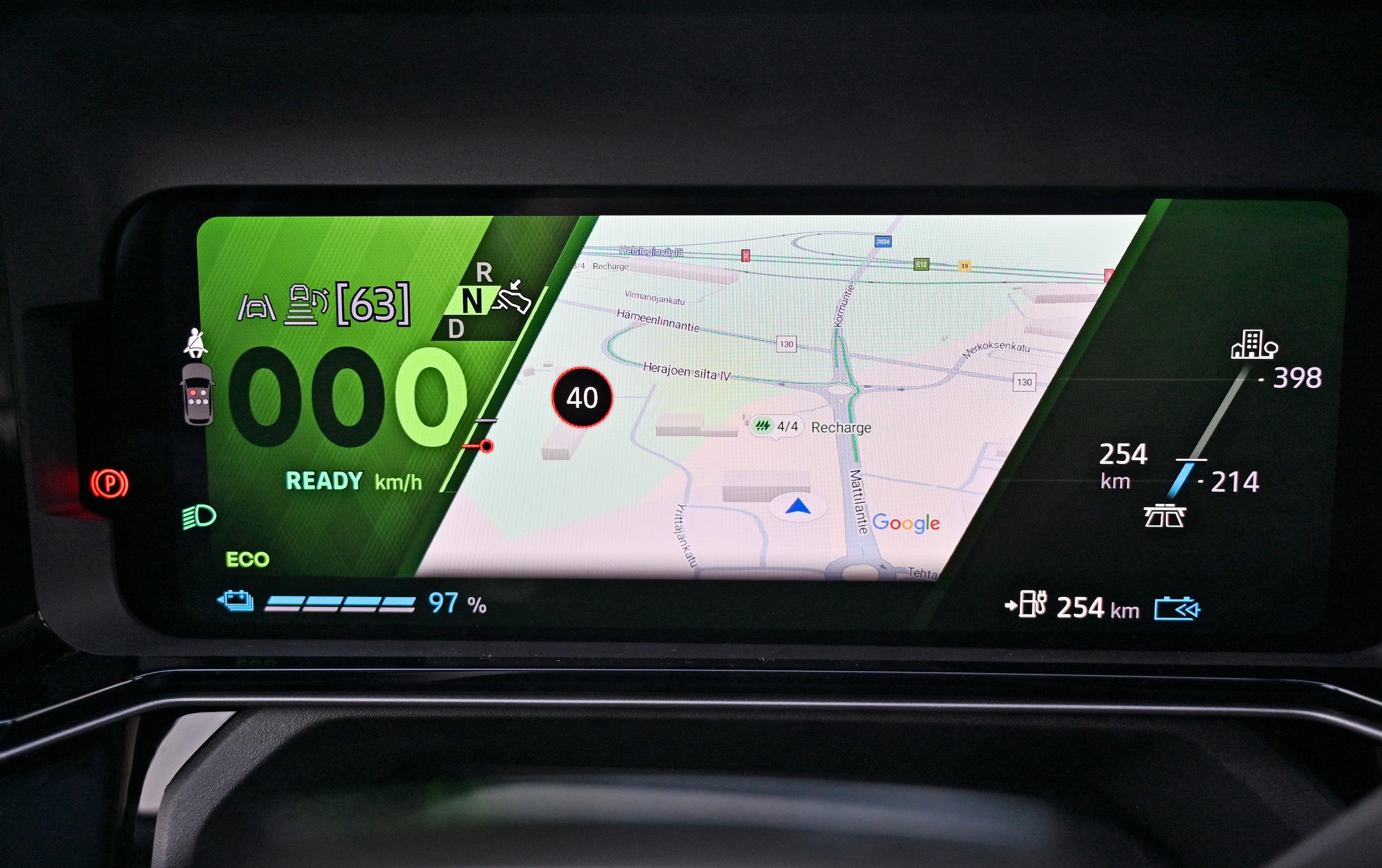 Renault 4 E-Techin mittaristoon voi valita useamman eri näkymävaihtoehdon. Selkeydestä voi antaa kehuja.