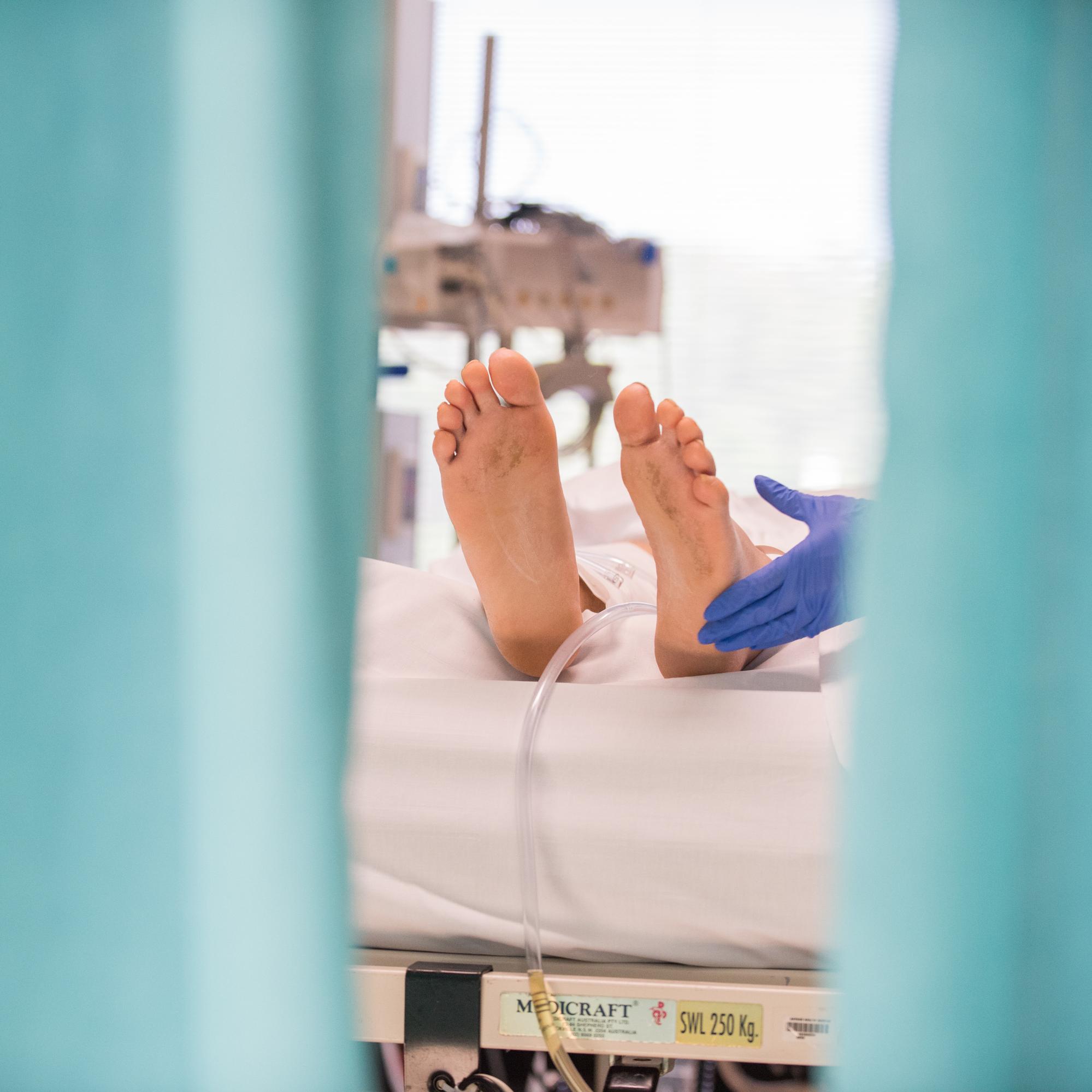 ”Kuivattaminen” saattohoidossa herättää raivoa ja surua – asiantuntija: kyse on luonnollisesta kuolemasta