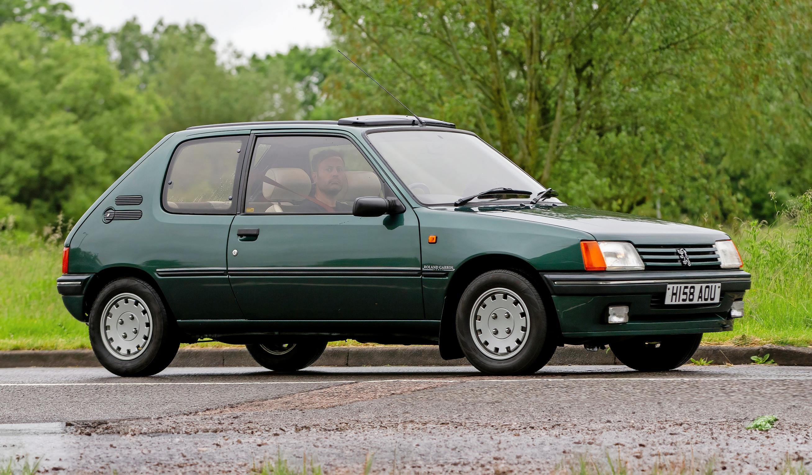 Peugeot 205 pelasti Peugeotin perikadolta 80-luvulla, sanotaan. Tässä väitteessä on kyllä perää.