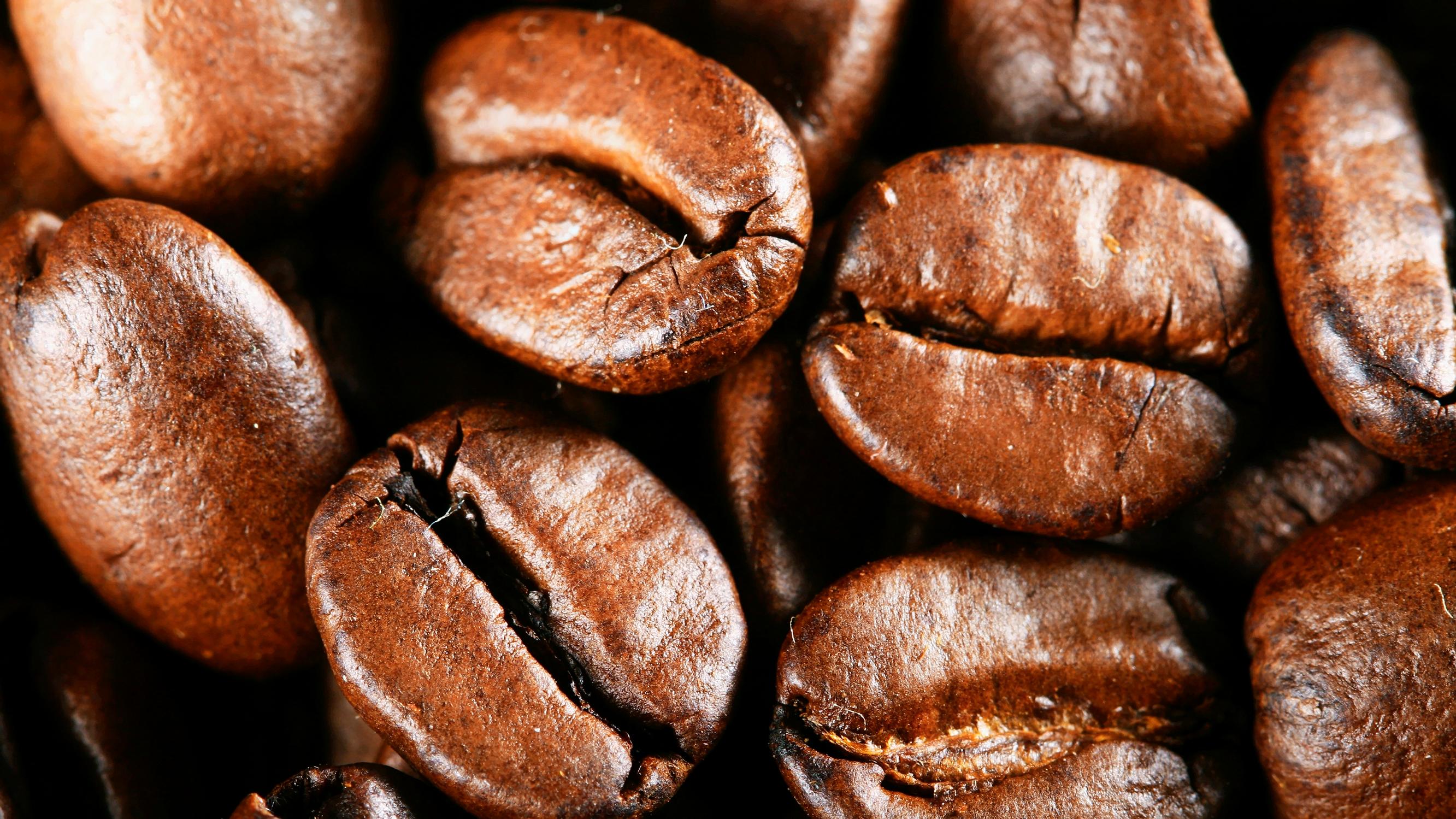 Kahvin kohtuullinen käyttö vähentää diabetesriskiä, suojaa maksaa ja voi pidentää elinikää – terveysvaikutuksista löytyy yksi iso arvoitus