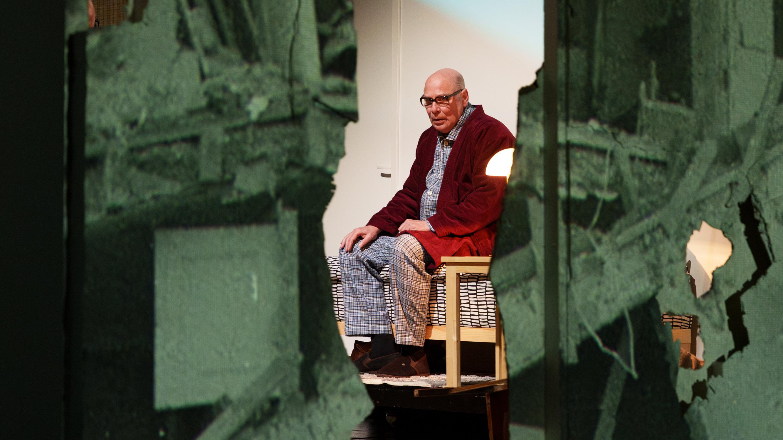 Toinen tasavalta – Vesa Vierikko tekee viimeisessä teatteriroolissaan Kekkosesta hauraan ja inhimillisen