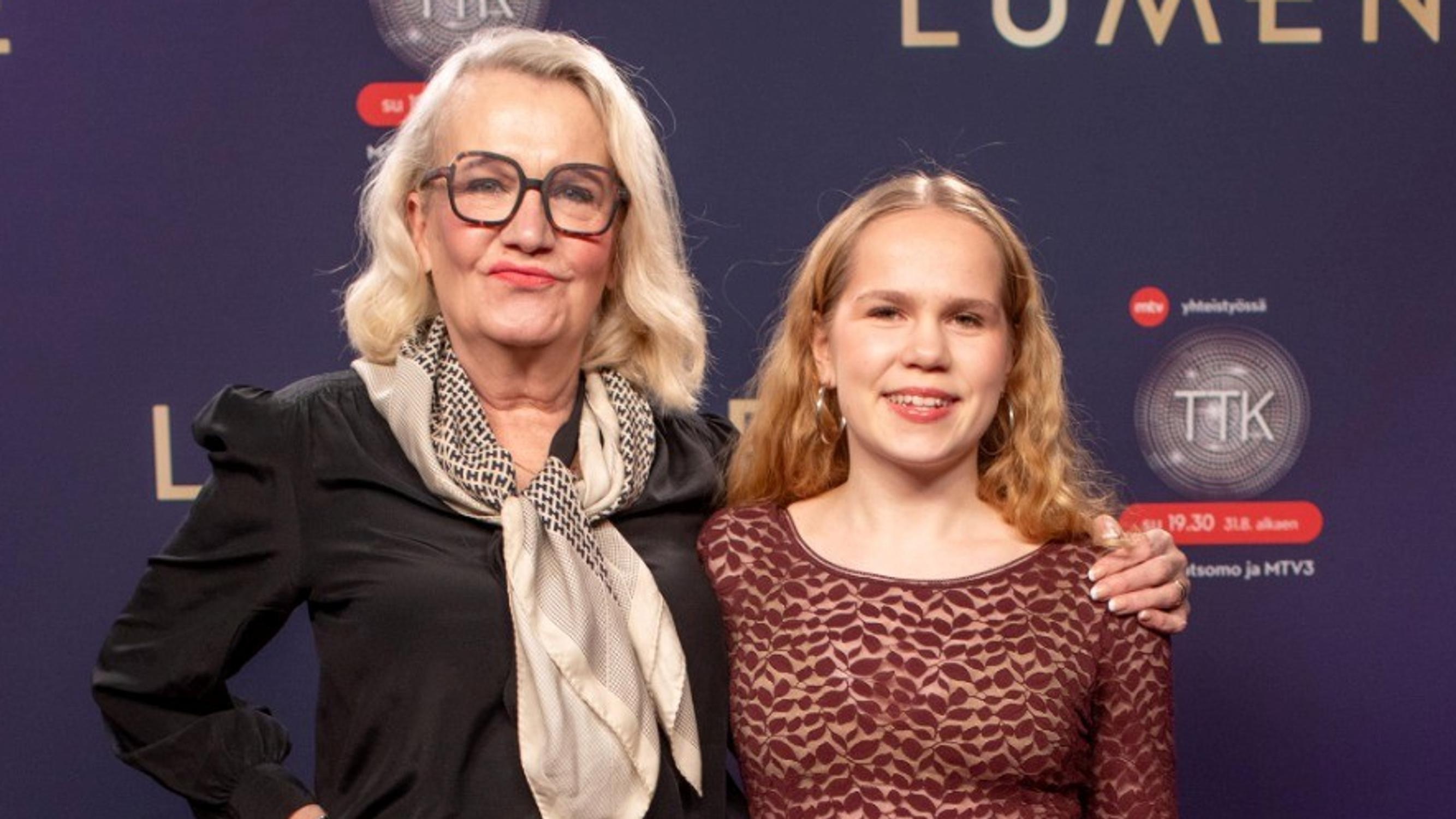 Edith viettää joulut isoäitinsä Miitta Sorvalin luona: ”Isoäiti ei kyllä vaikuta yhtään eläkeläiseltä”