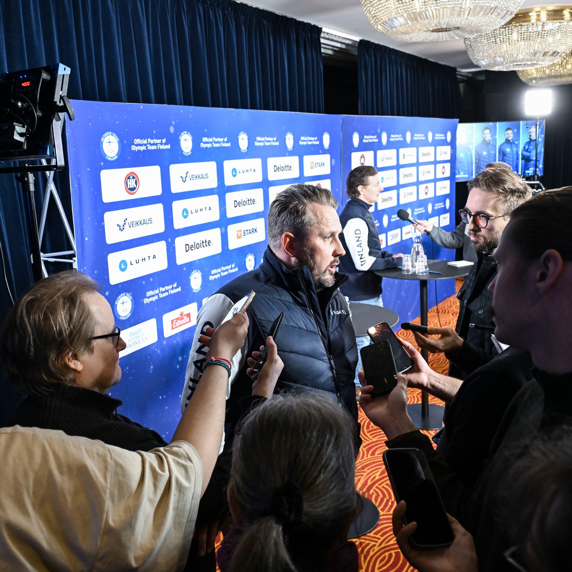 Kapina Leijonissa? Jääkiekkoliiton ja Antti Pennasen on syytä vetää johtopäätökset – "Hurjin päävalmentajan maton jalkojen alta vetäminen koskaan Suomessa!"