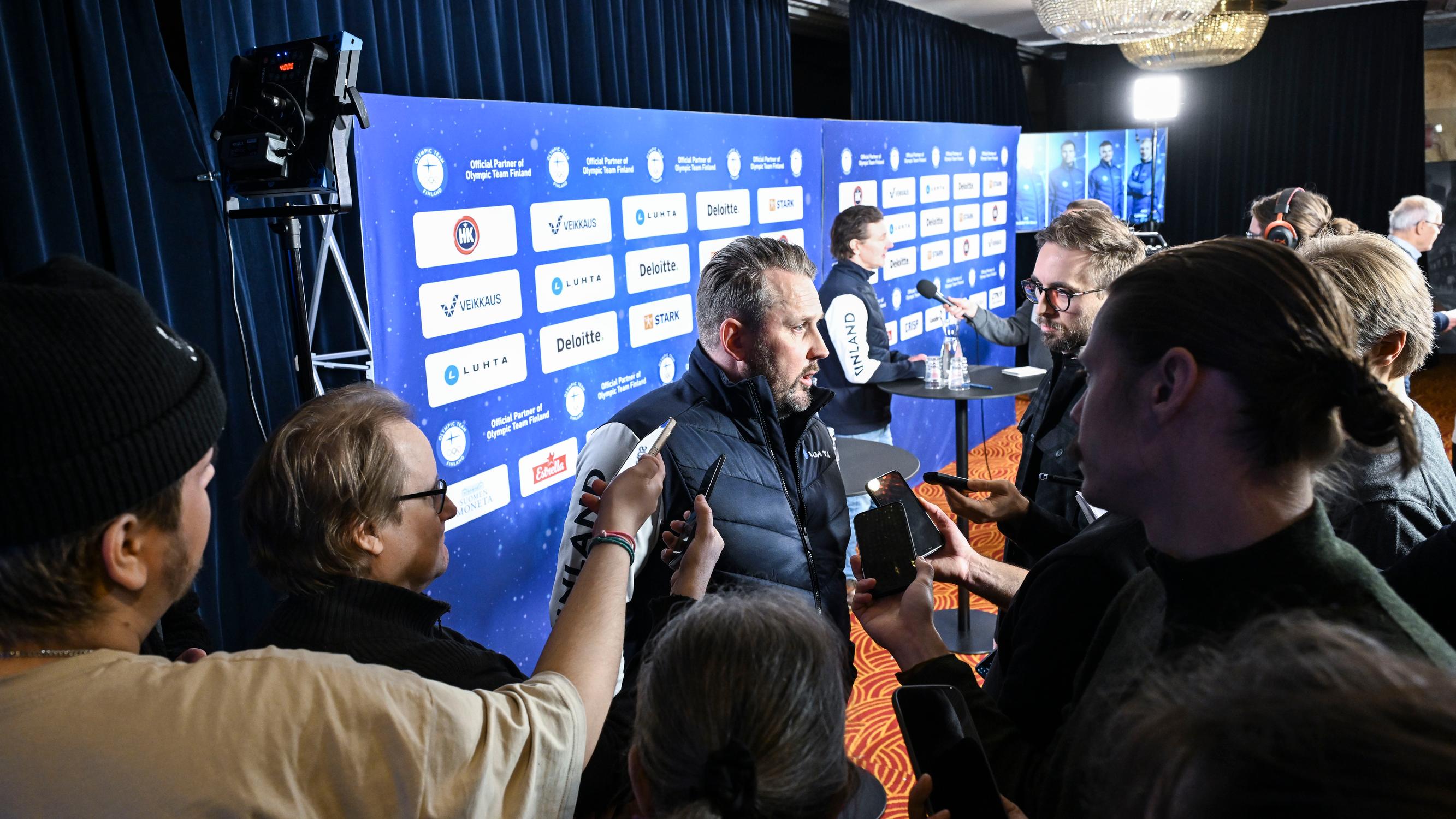 Kapina Leijonissa? Jääkiekkoliiton ja Antti Pennasen on syytä vetää johtopäätökset – "Hurjin päävalmentajan maton jalkojen alta vetäminen koskaan Suomessa!"